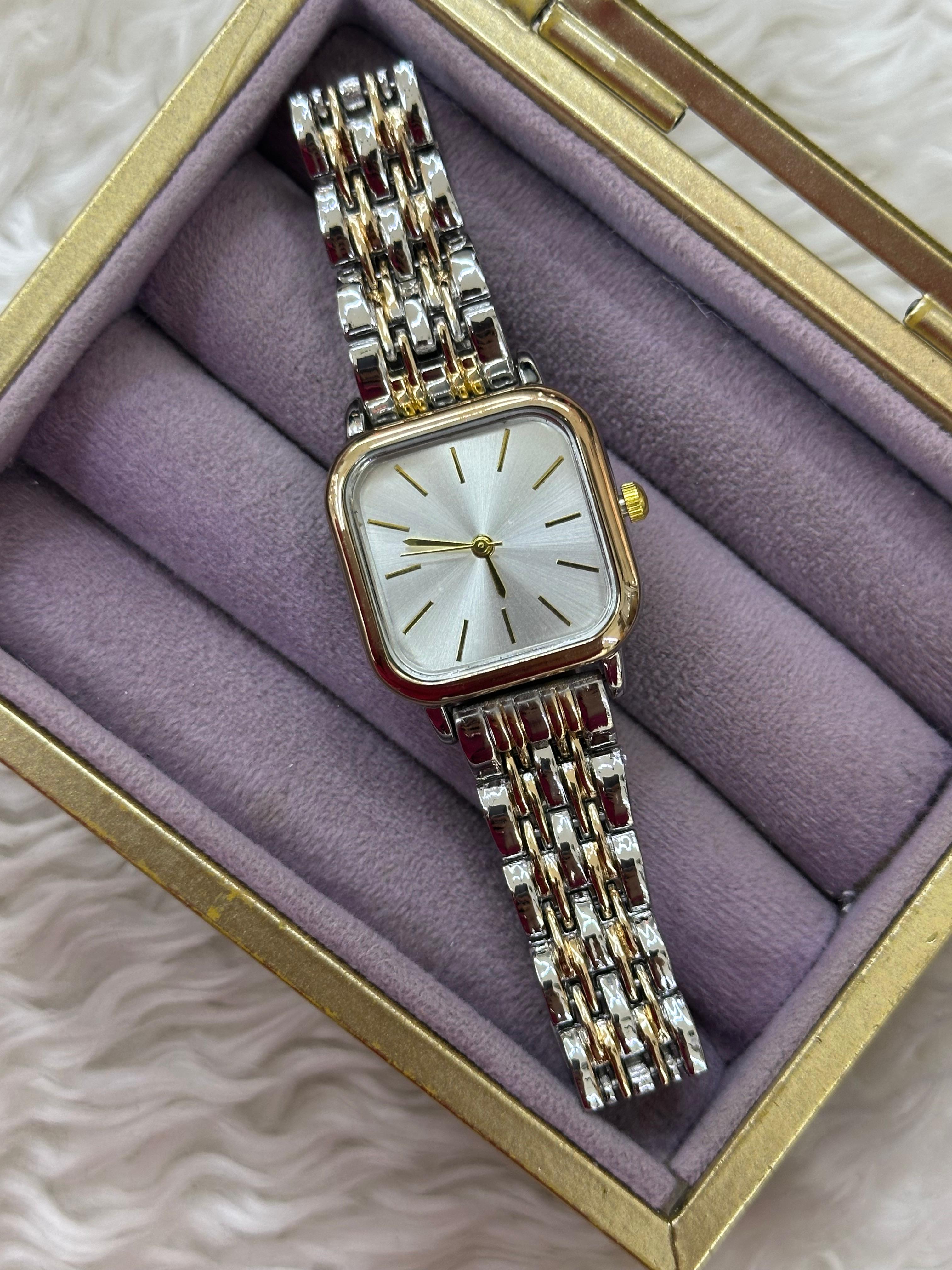 🤍 Büyük Kare Kasa: Gold-Silver İhtişamı, Beyaz Kadran 🌟