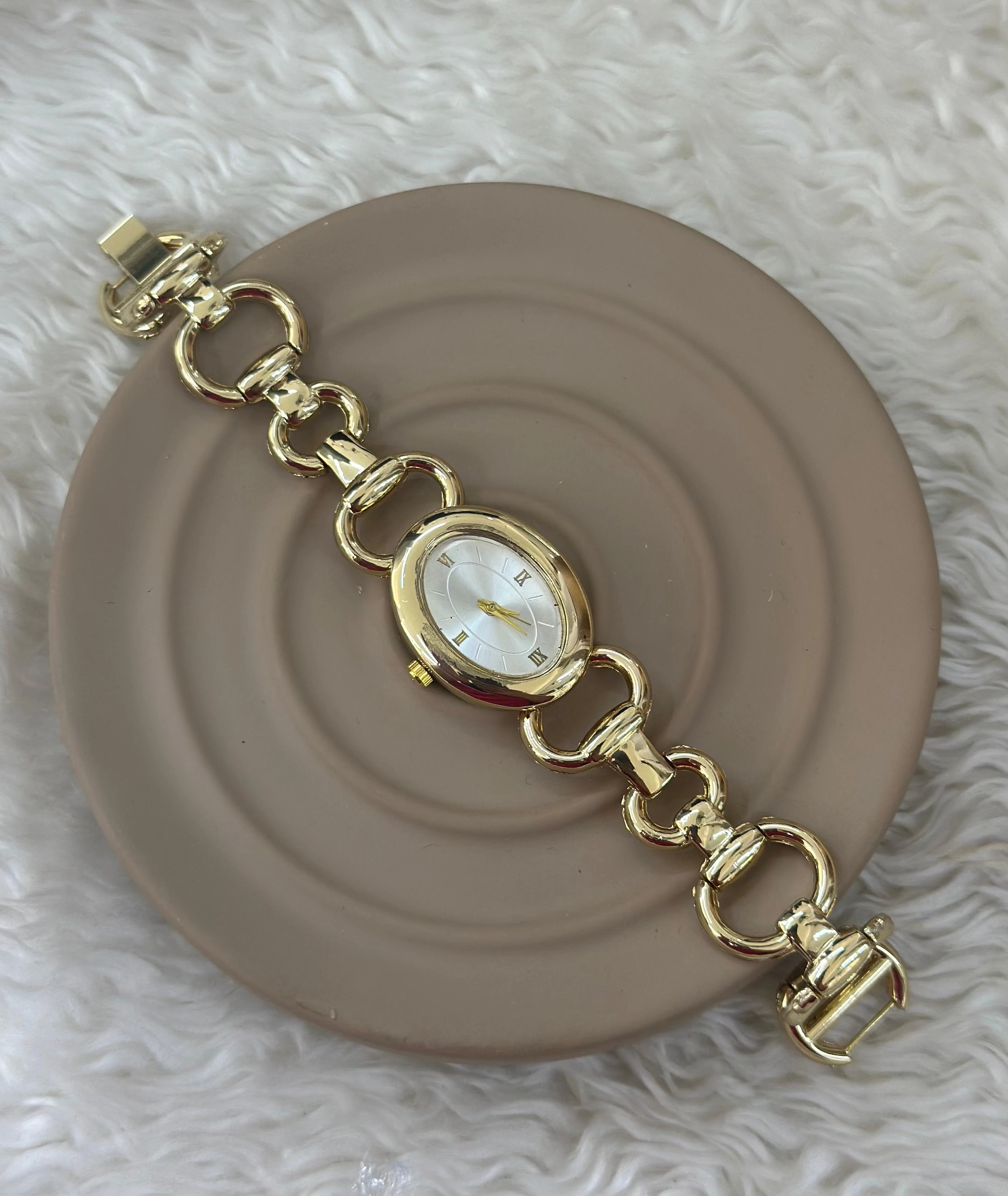 BÜYÜK HALKALI OVAL BİLEKLİK SAAT ⚜️