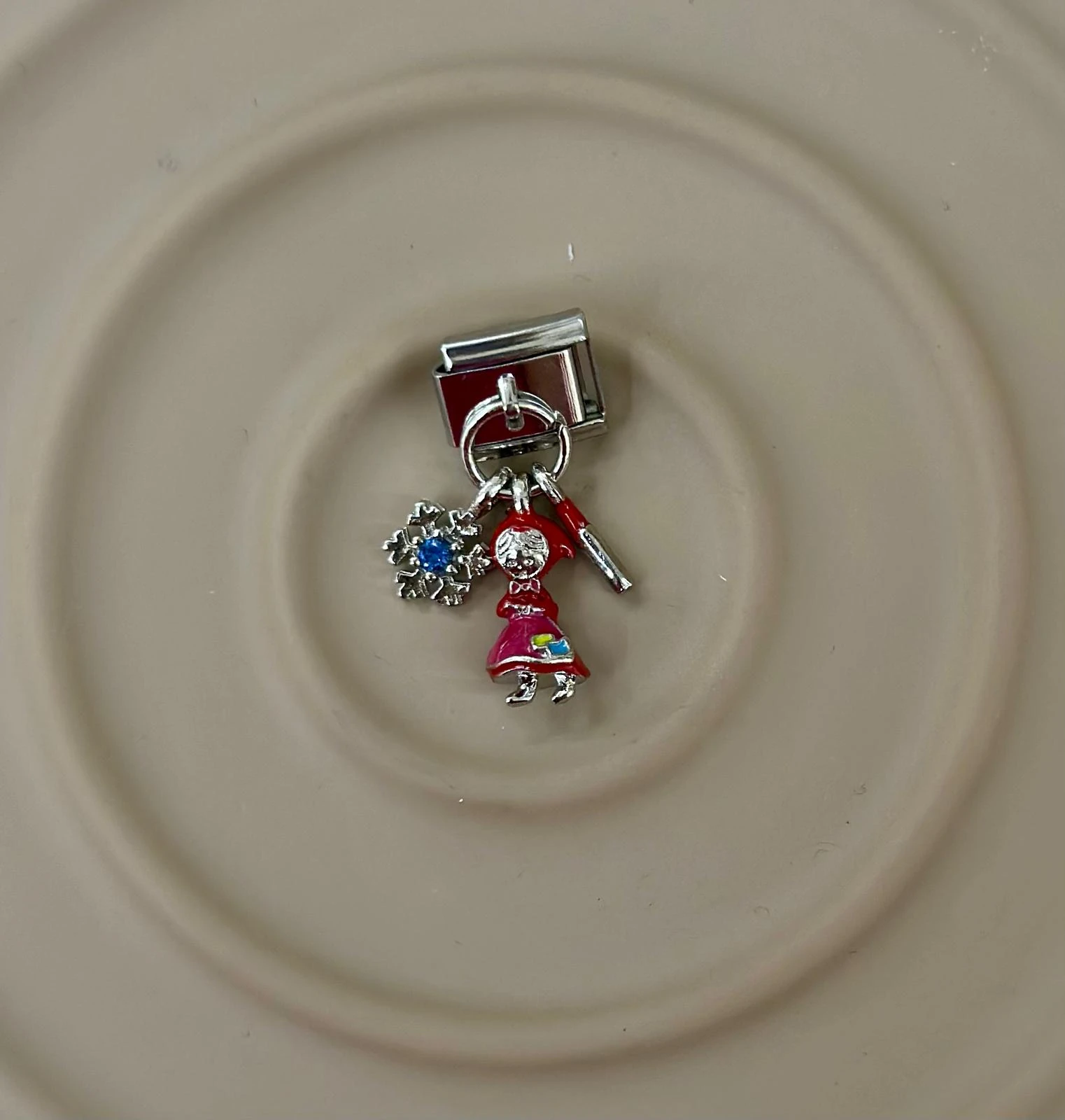 👶 Kırmızı Kurdeleli Mucize: Bebek Temalı NOMINATION CHARM! 👣