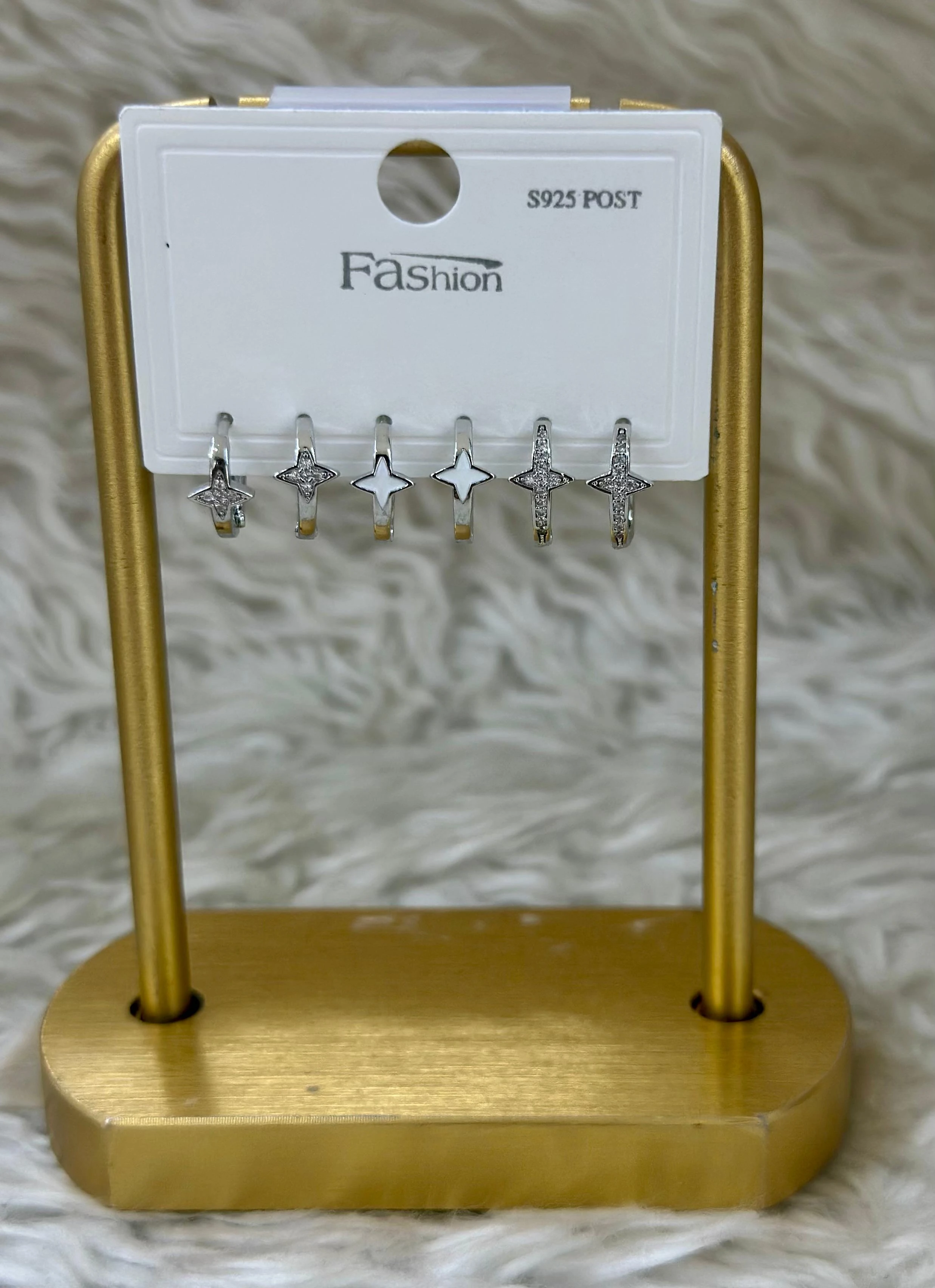 ❄️ Kuzey Işığı: 6'lı Gümüş Kutup Yıldızlı Küpe Seti! 🌟