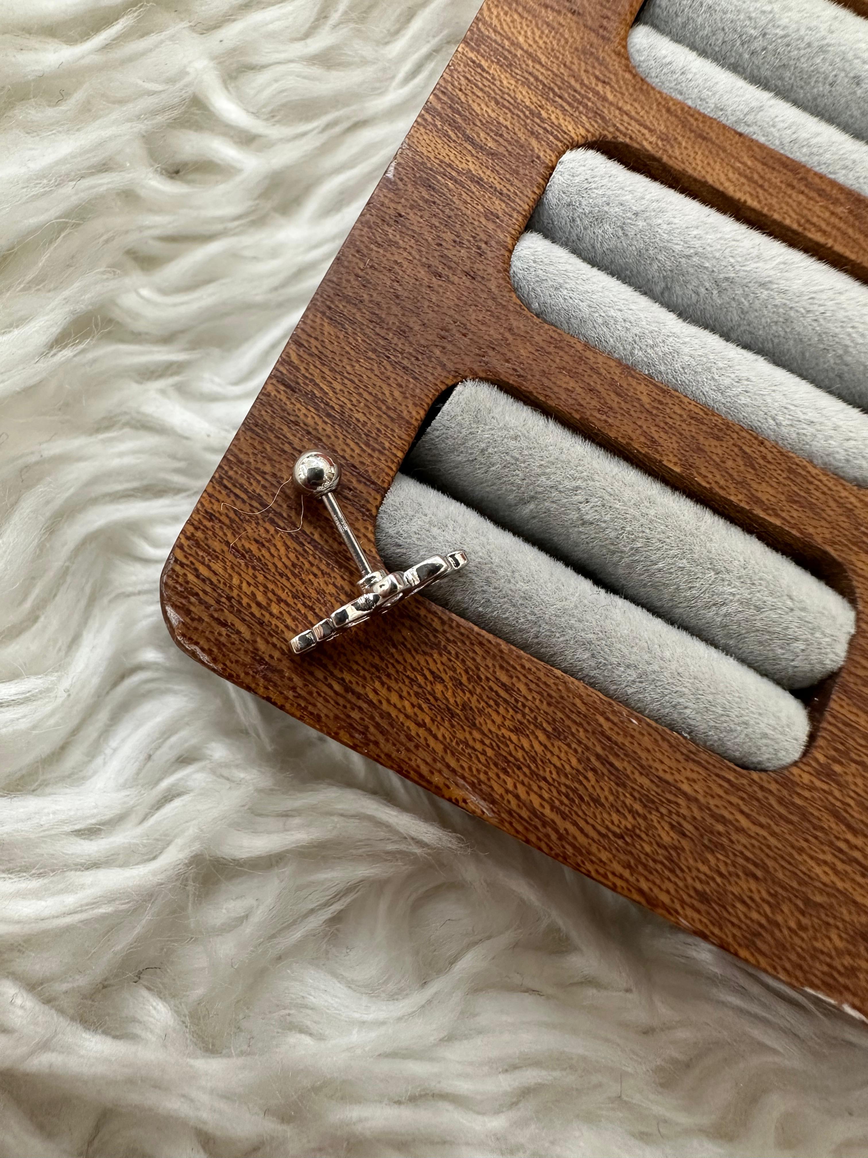 💎✨📏 MÜKEMMEL DİZİLİM: SIRALI TAŞLI PIERCING 