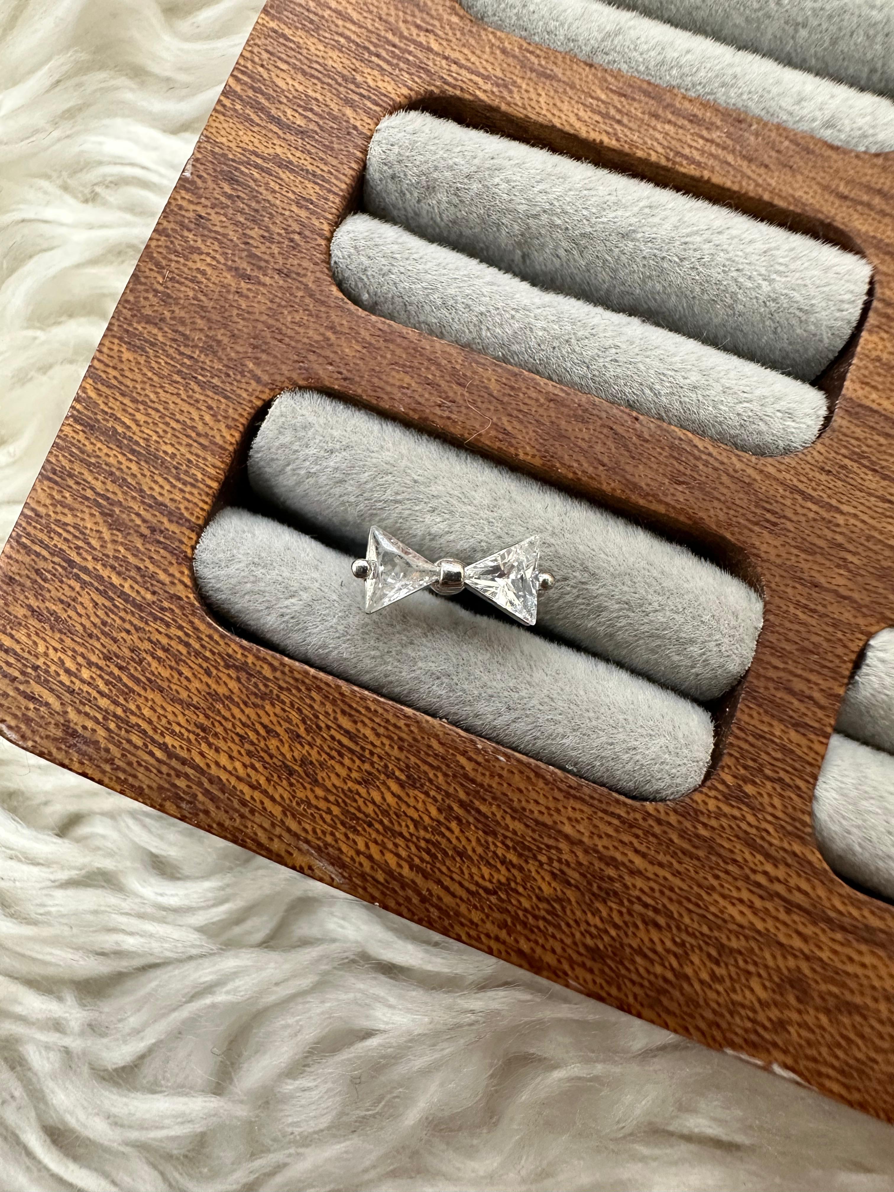 🎀🥈✨ SESSİZ ŞIKLIK: GÜMÜŞ KURDELE PIERCING