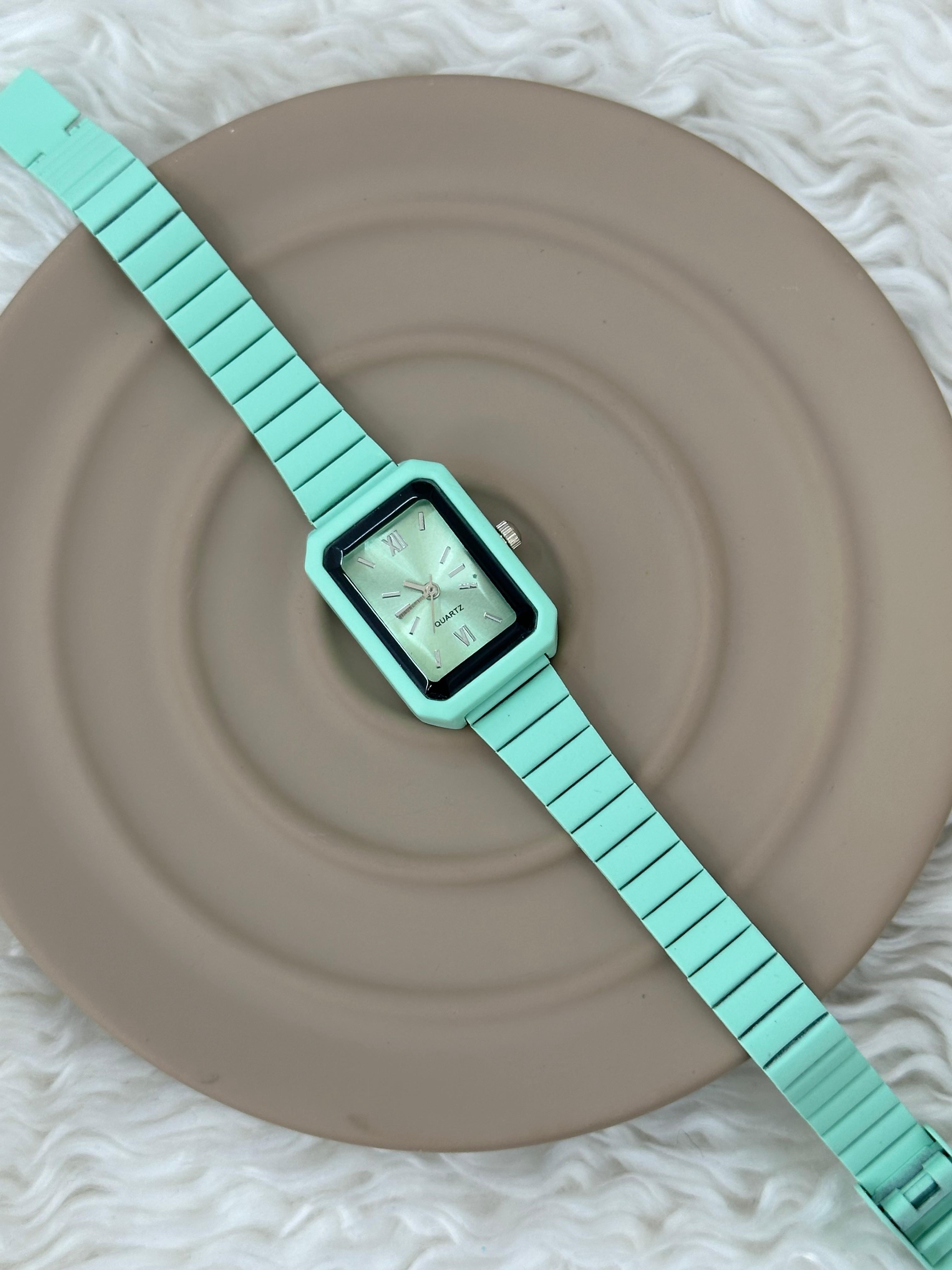 Aqua Vogue Silikon Dikdörtgen Unisex Kol Saati