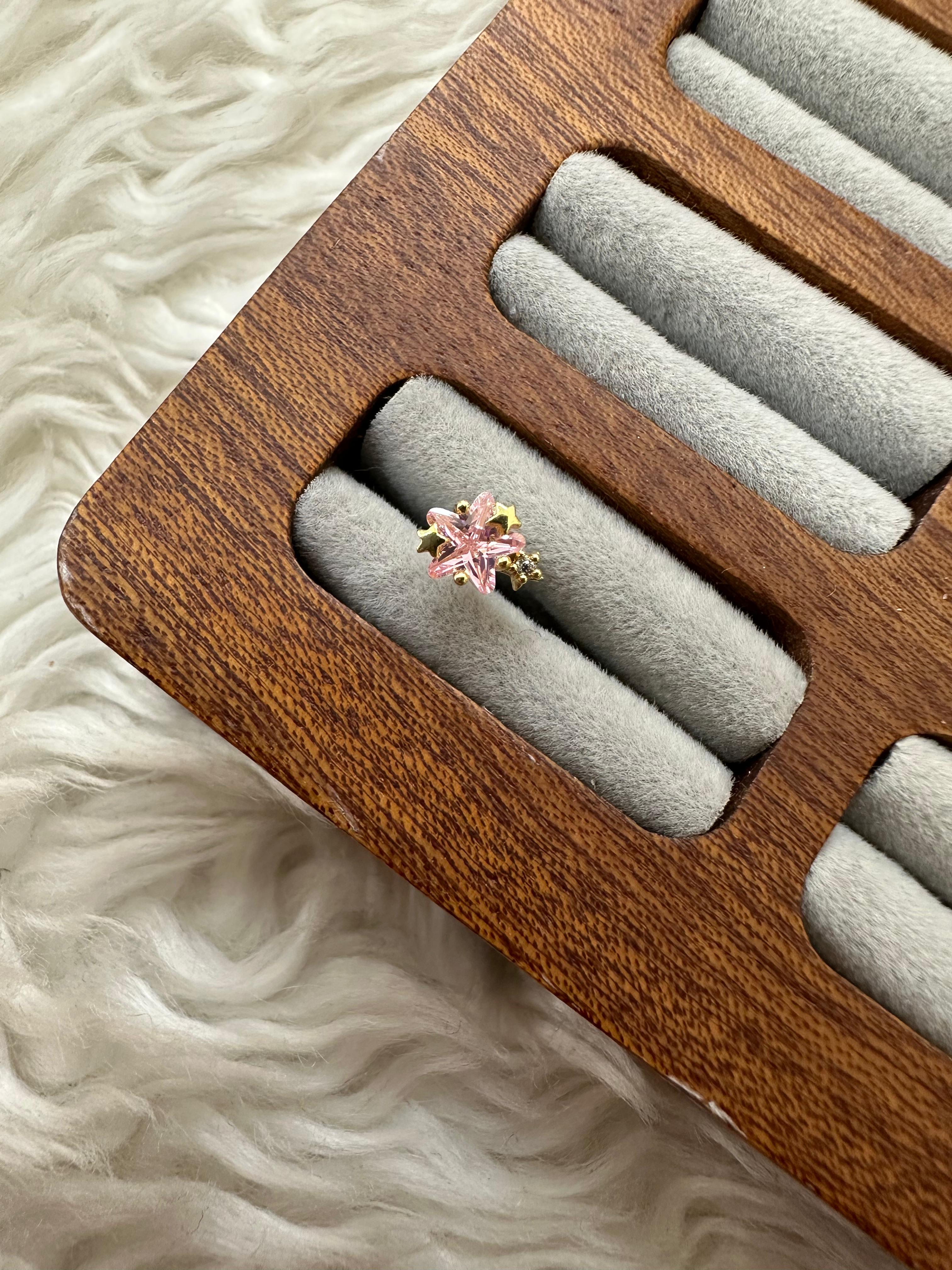 🌸💖💎 BAHAR RÜZGARI: PEMBE TAŞLI ÇİÇEK PIERCING 