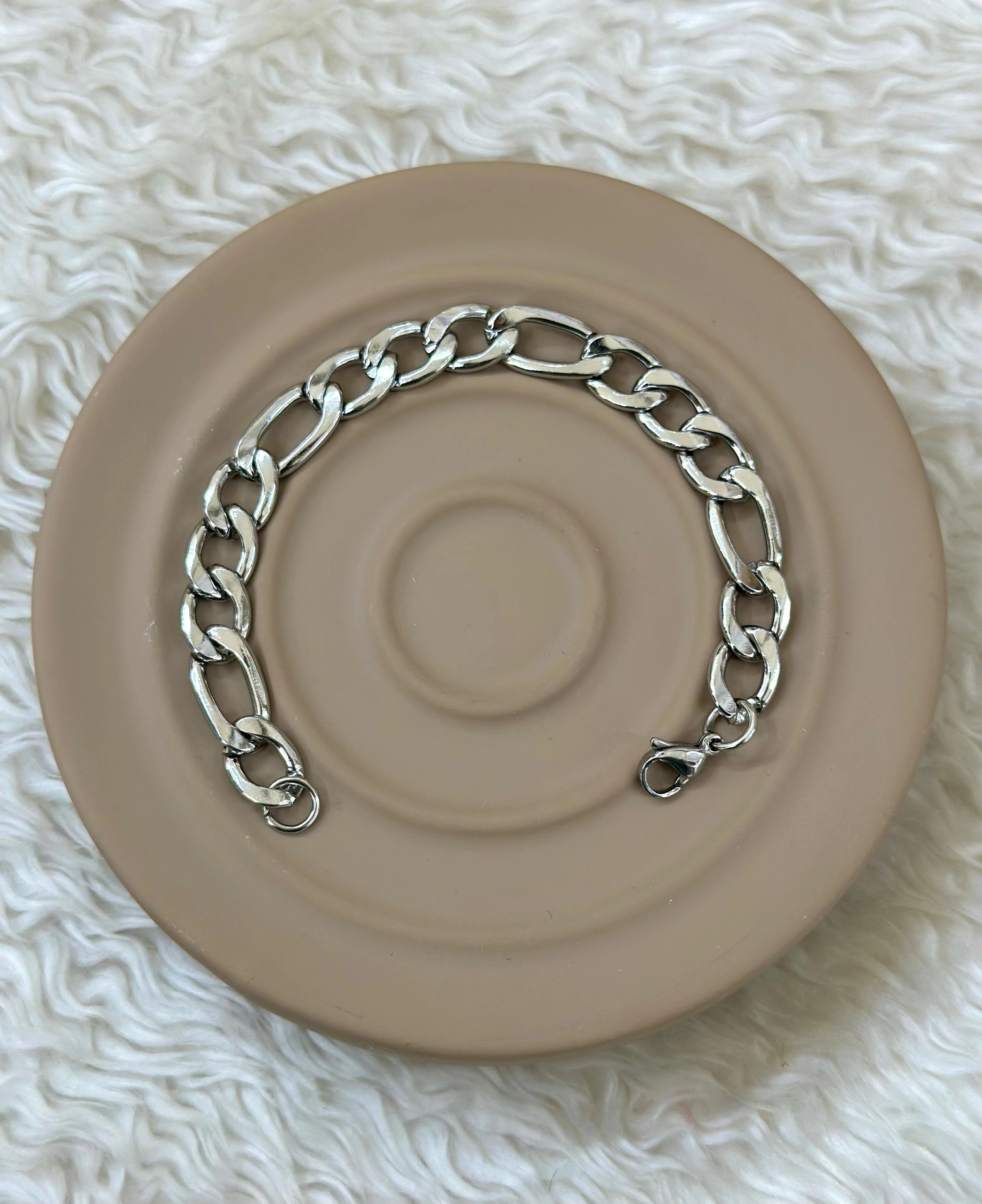 Klasik ve Göz Alıcı: Figaro Zincir Bileklik