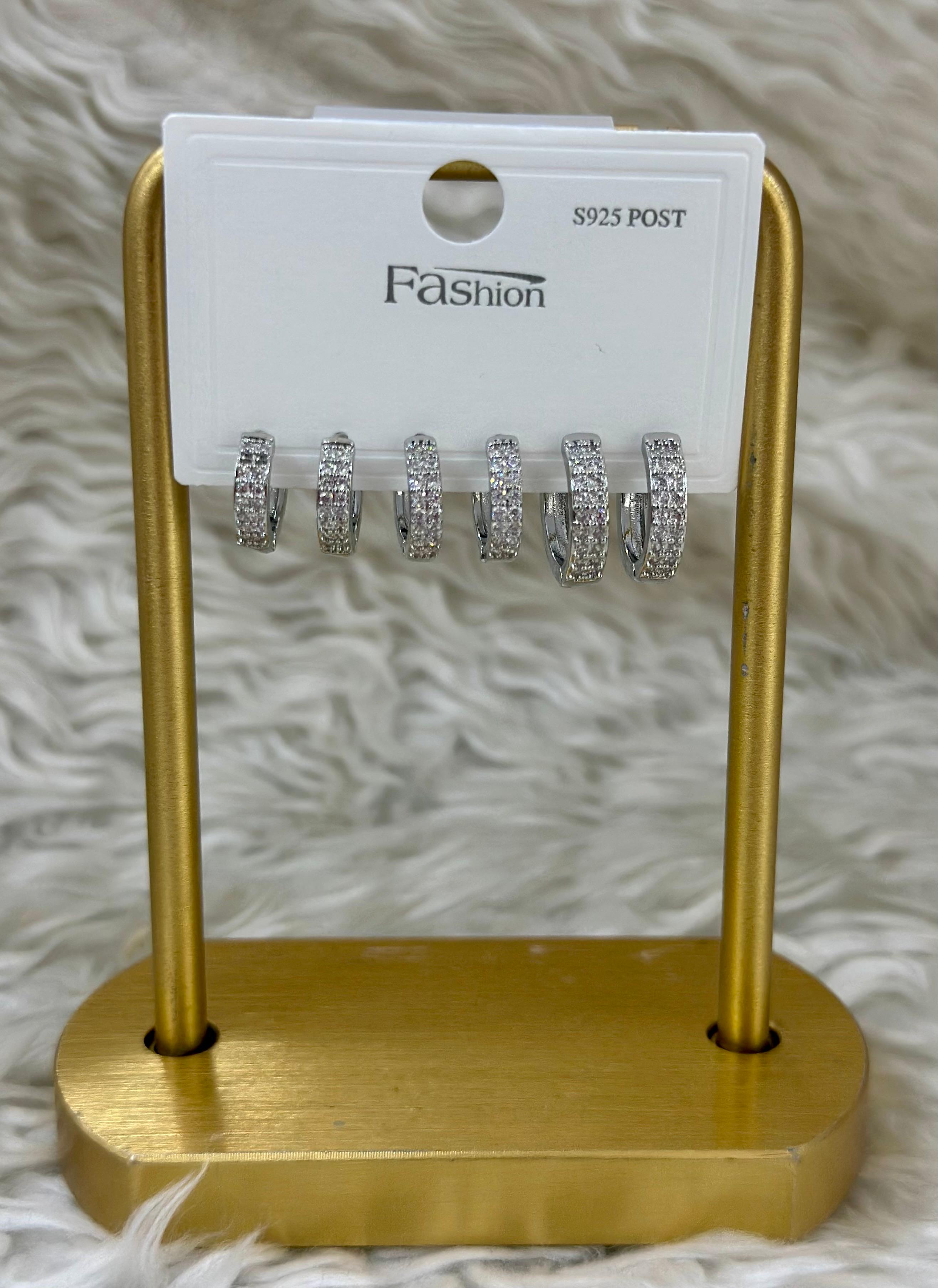 AY IŞIĞI PARILTISI: Gümüş Pırlanta Etkili Küpe! 💎