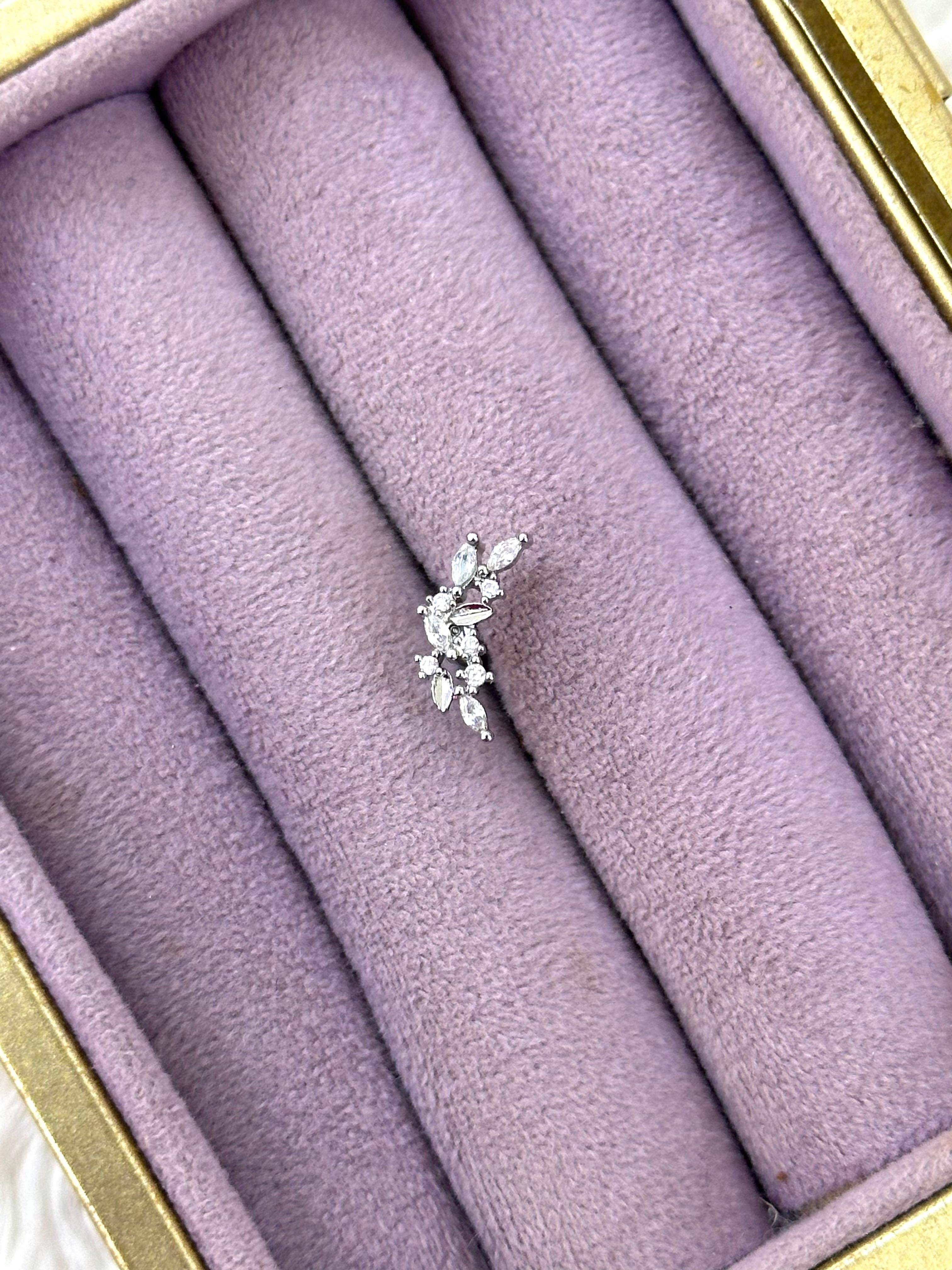 ✨ Kristal Yaprak Kavis Çelik Piercing 🍃
