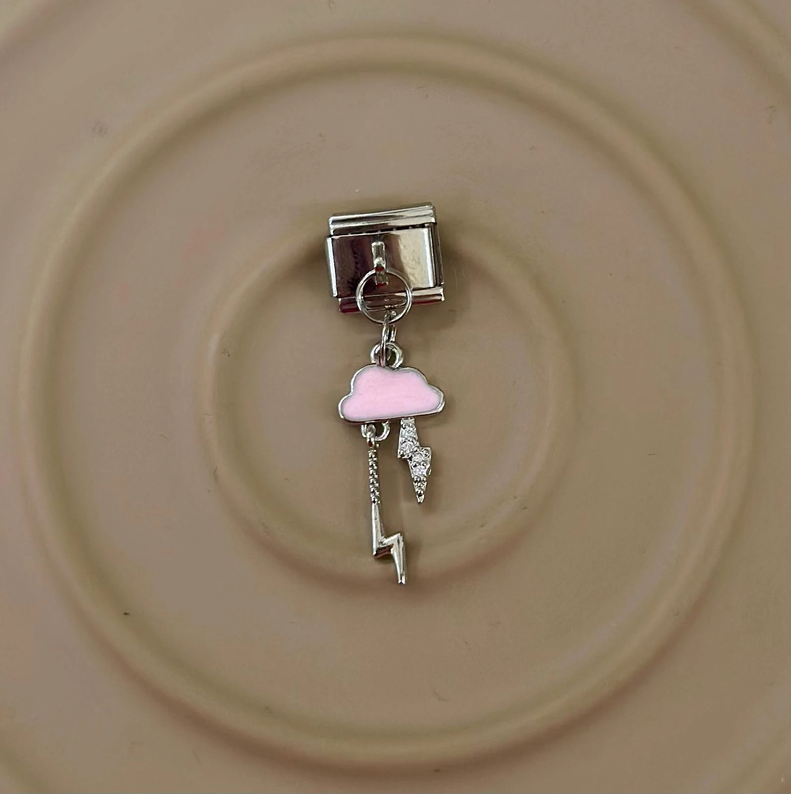 💖 Rüya Gibi Enerji: Pembe Bulut ve Şimşek Nomination Charm ☁️⚡