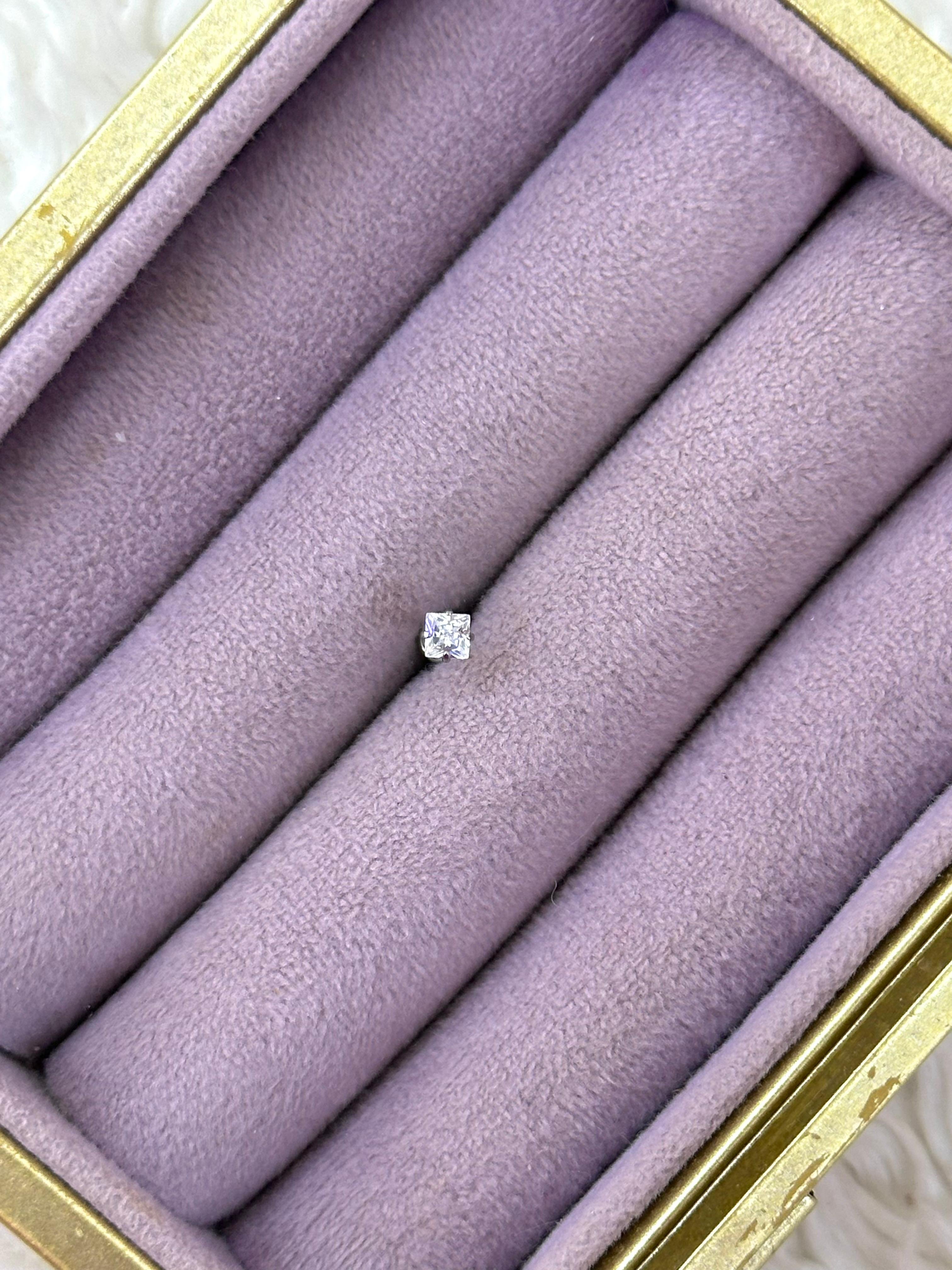 ✨ Mini Aura Tektaş – Zirkon Stud Piercing (Çelik)