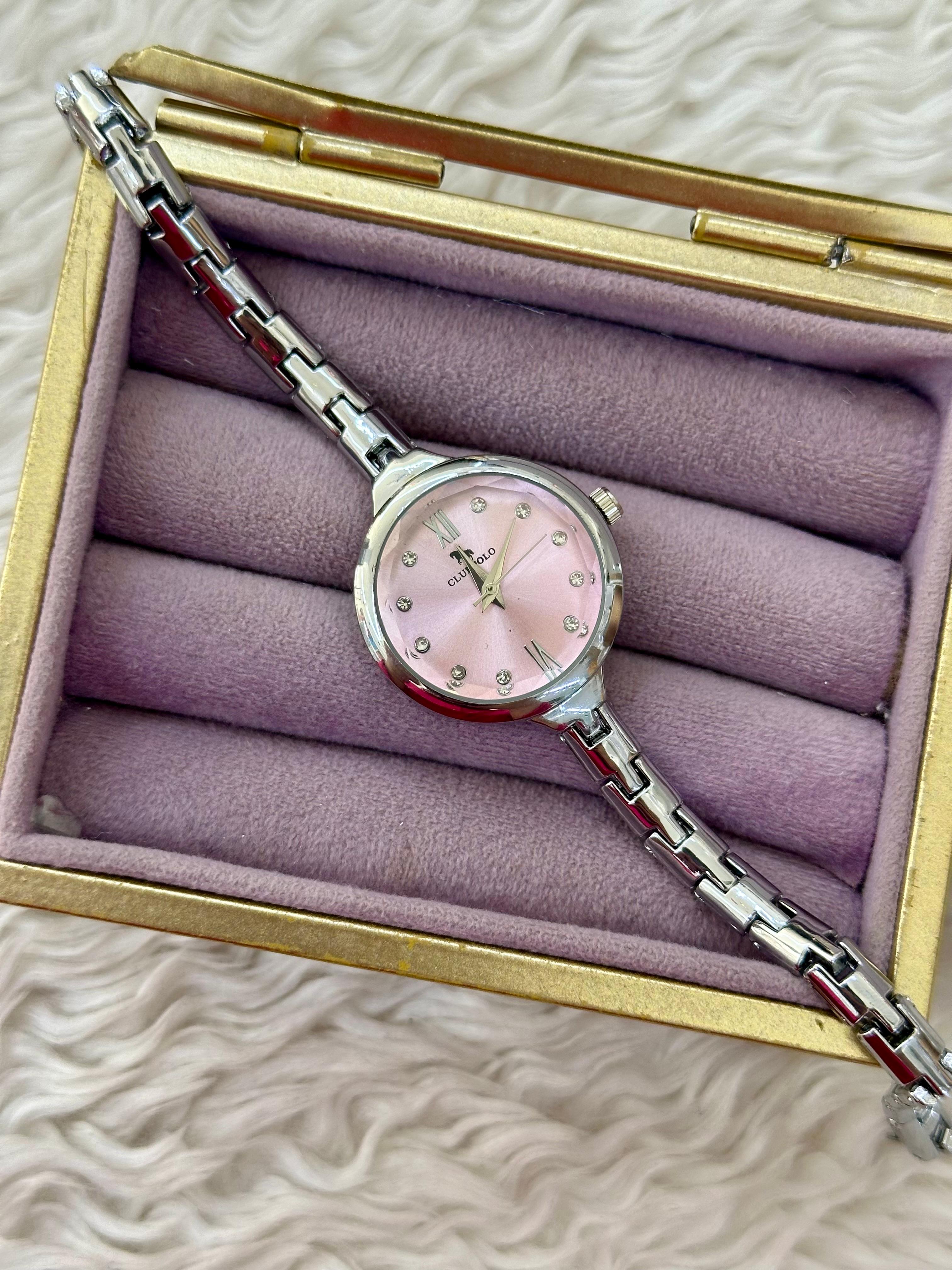 🌸 Silver Yuvarlak Saat: İnceliğin ve Pembeliğin Uyumu 💖