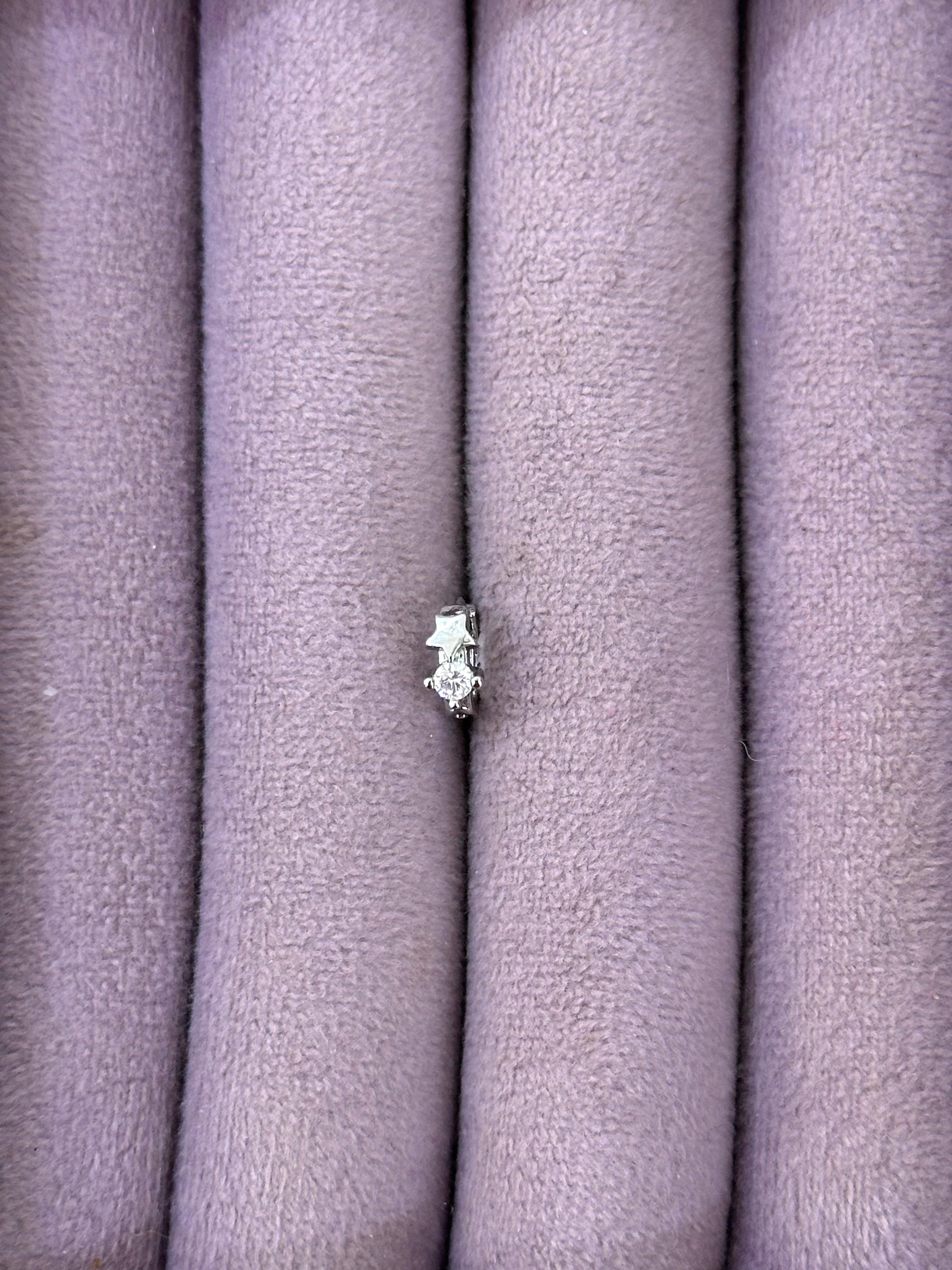🌿 Yaprak Akış – Kademeli Marquise Zirkon Mini Piercing (Çelik)