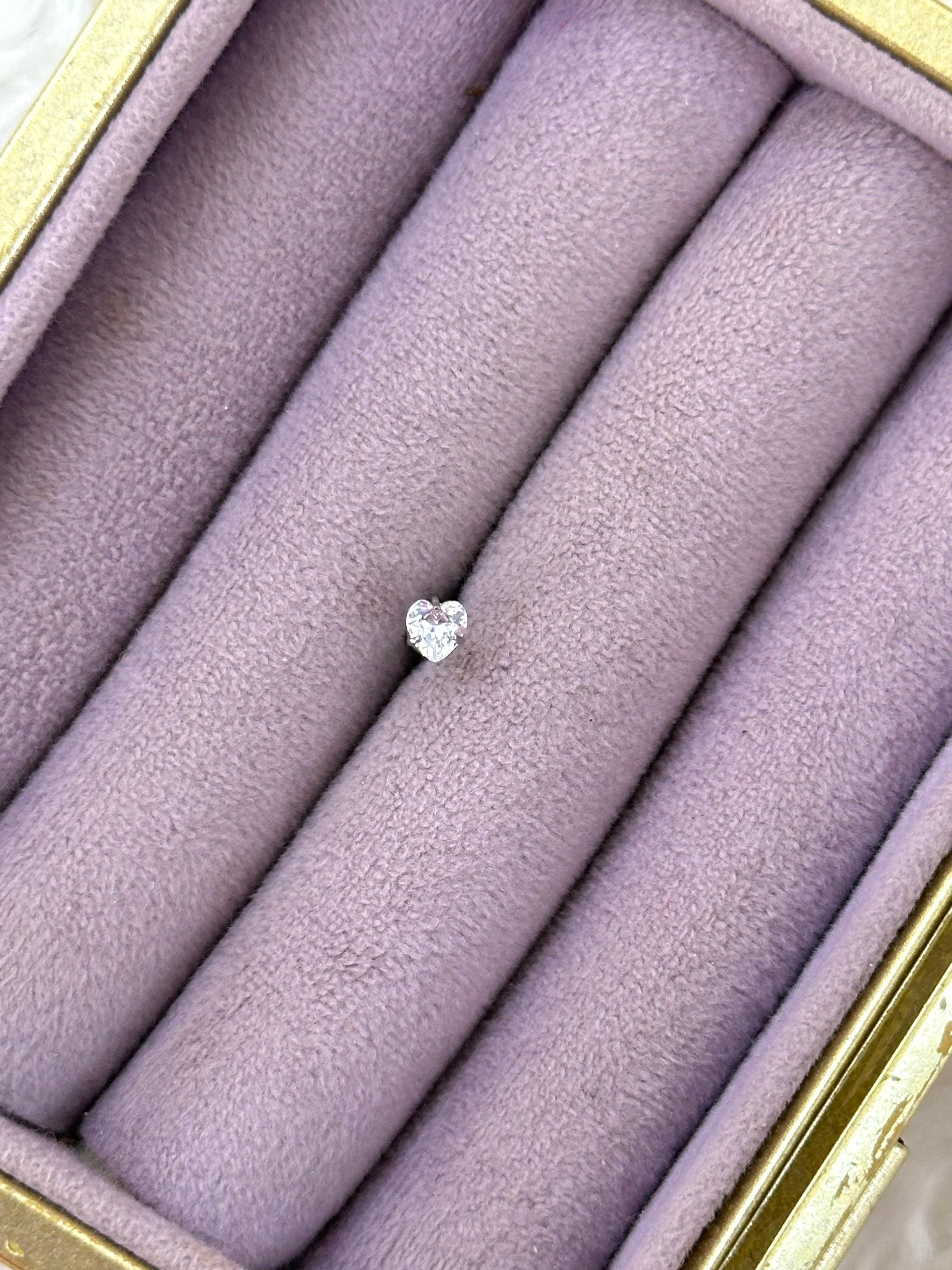 💖 Kalp Işıltı – Kalp Kesim Tektaş Zirkon Mini Piercing (Çelik)