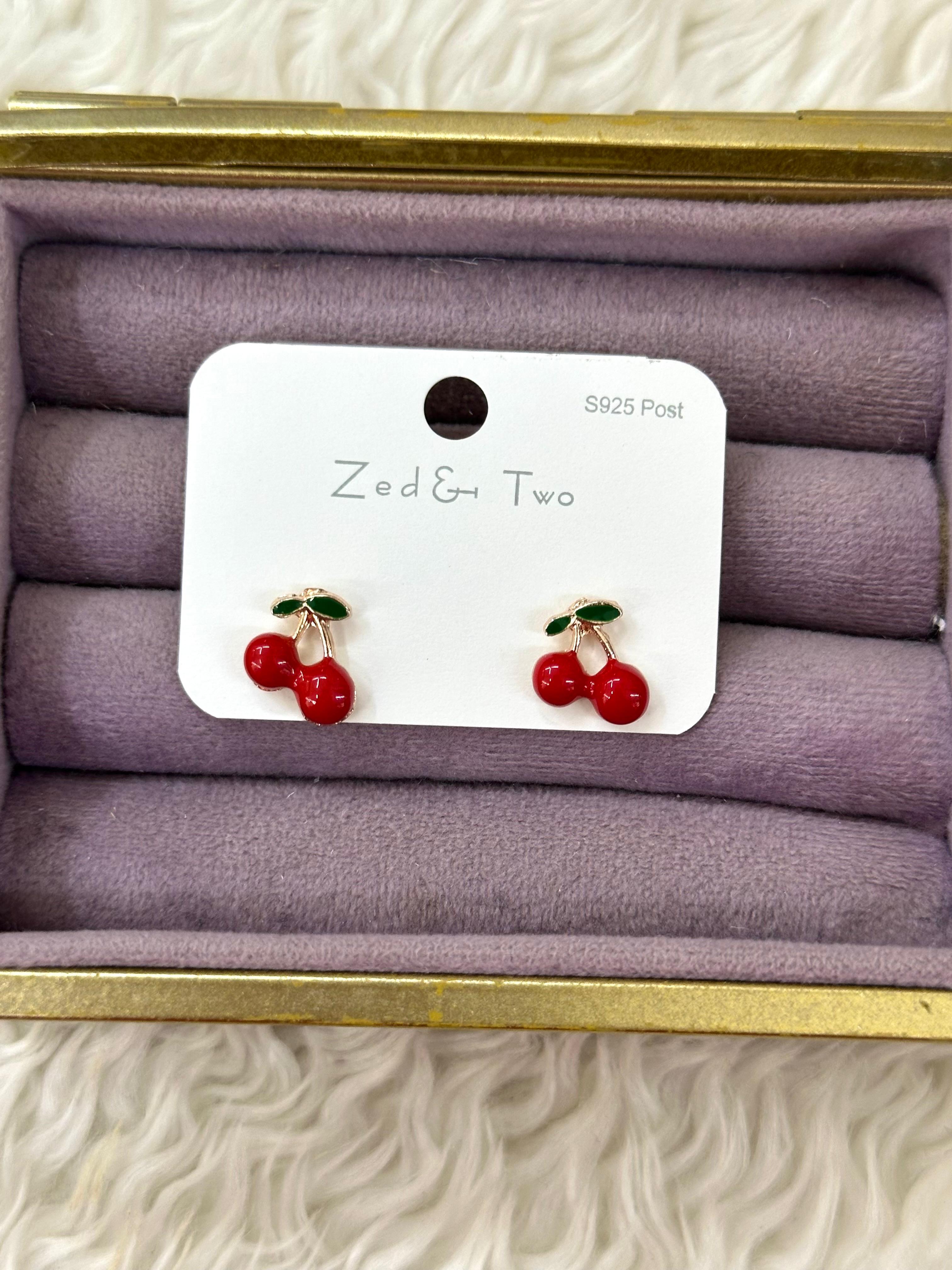 🍒 Tatlılığın Zirvesi! Kiraz Küpelerle Tarzına Lezzet Kat! 🍓