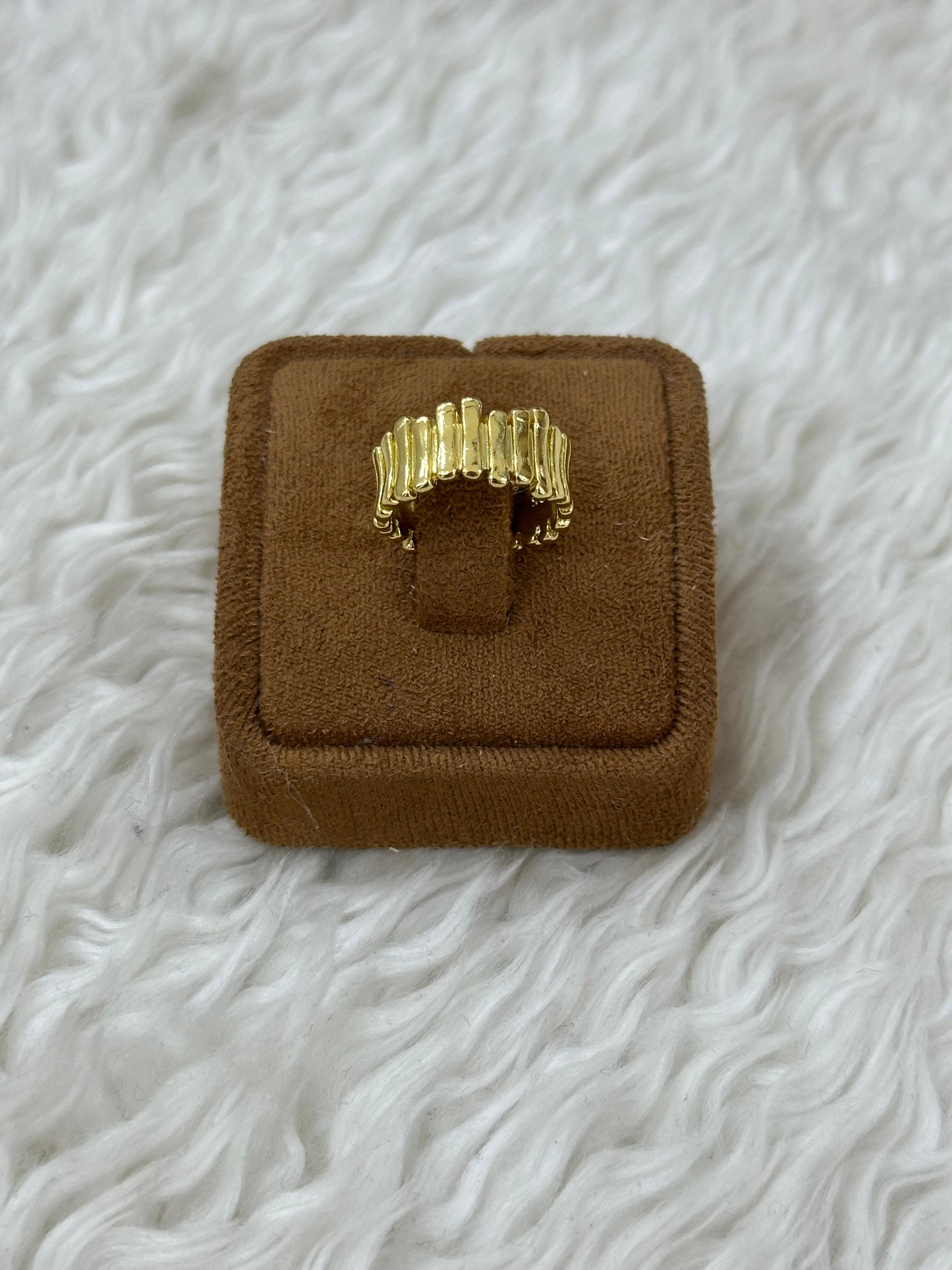 Ritim Gold Yüzük Modern Dokunuşlu Göz Alıcı Tasarım