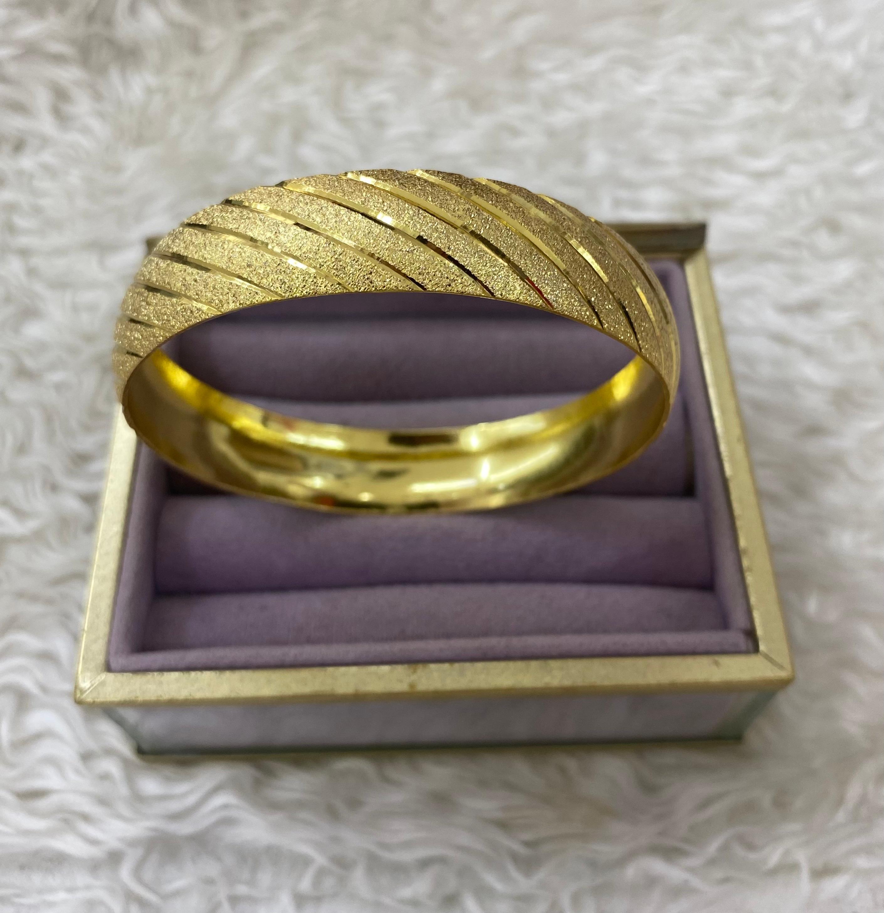 "Dinamik Akış" Kumlu ve Çizgili Kelepçe Bilezik (65mm)