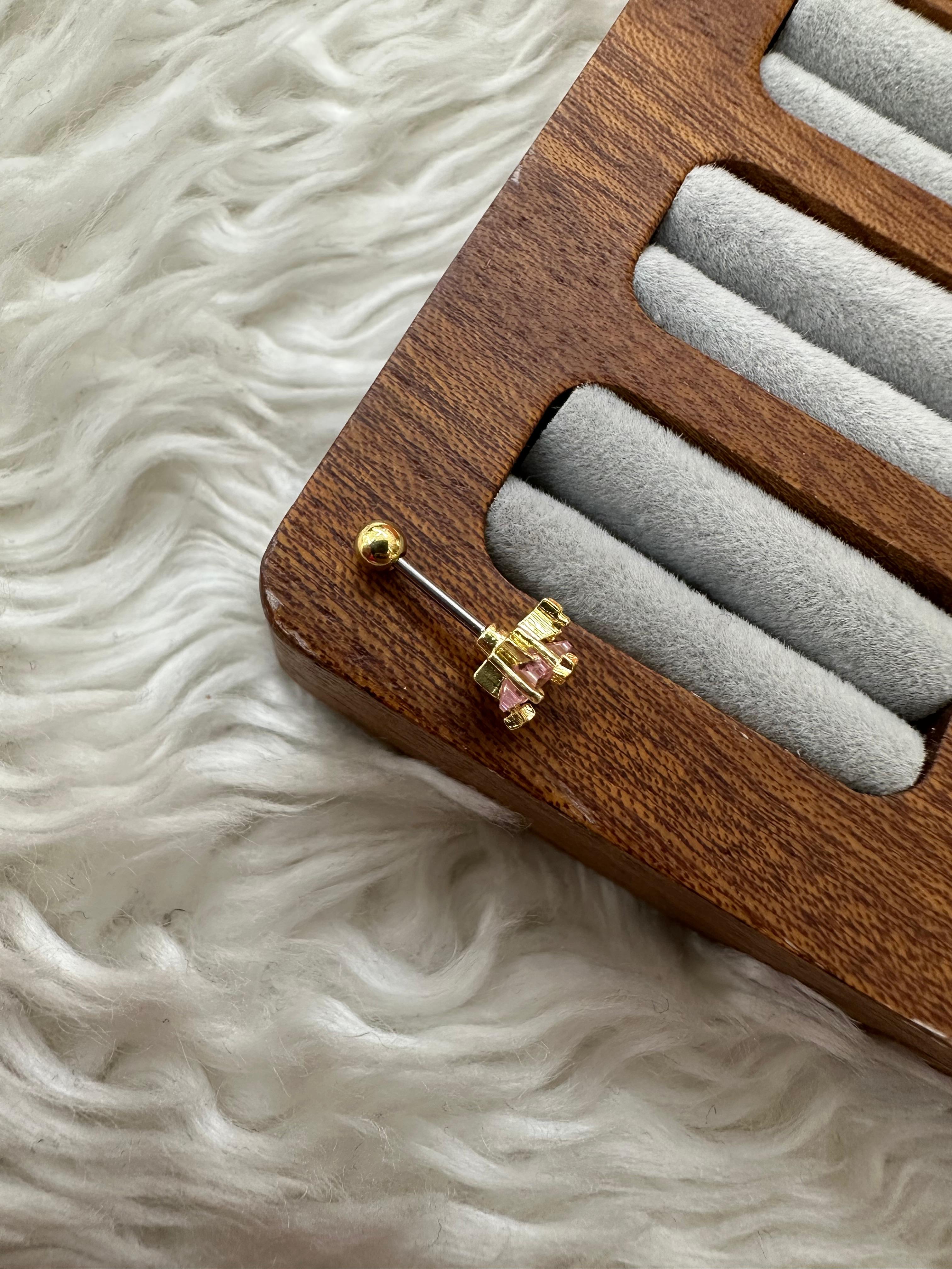 🌸💖💎 BAHAR RÜZGARI: PEMBE TAŞLI ÇİÇEK PIERCING 