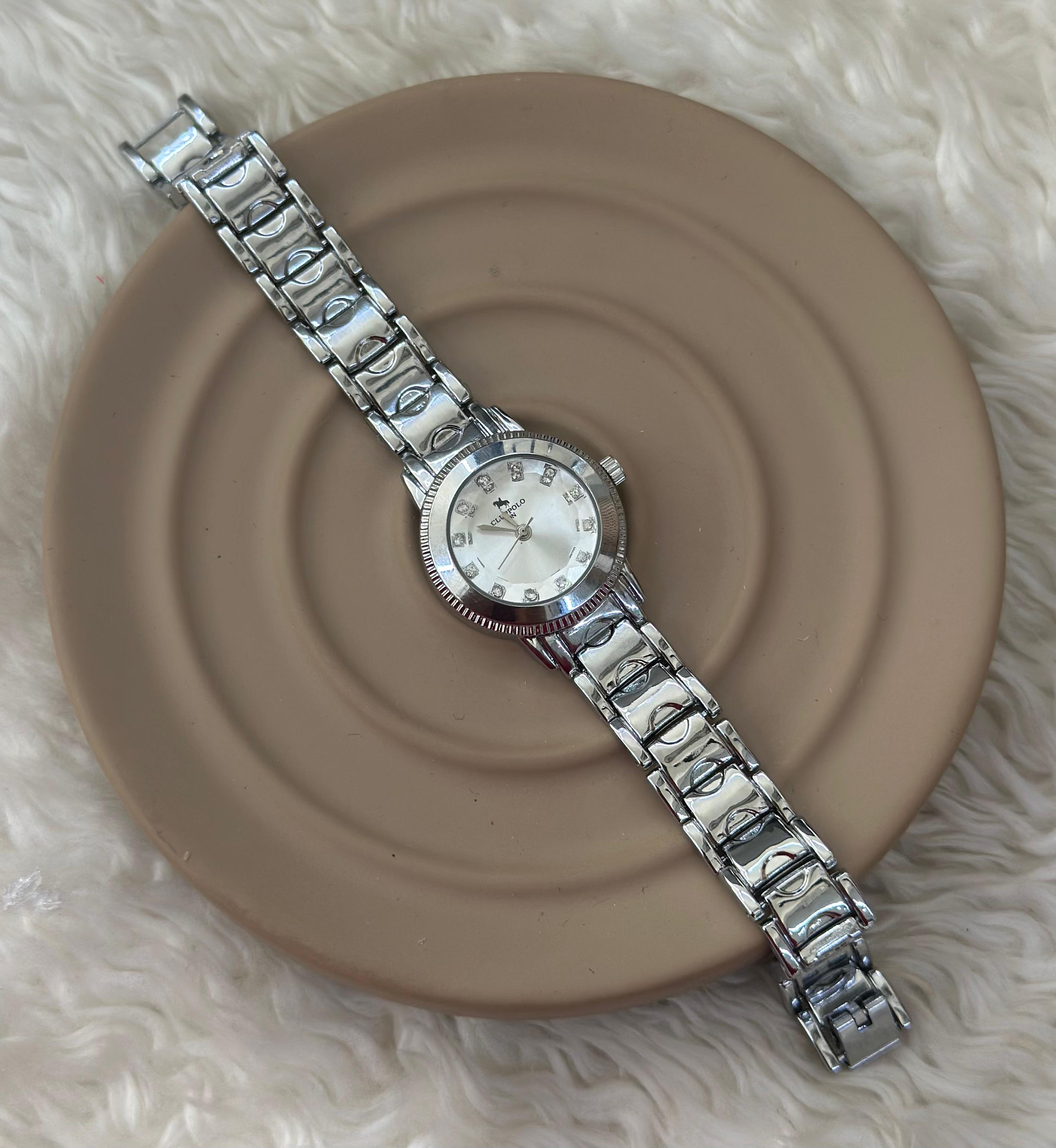 🌊 Dalgalı Kordon, Zirkon Yuvarlak Saat 💎