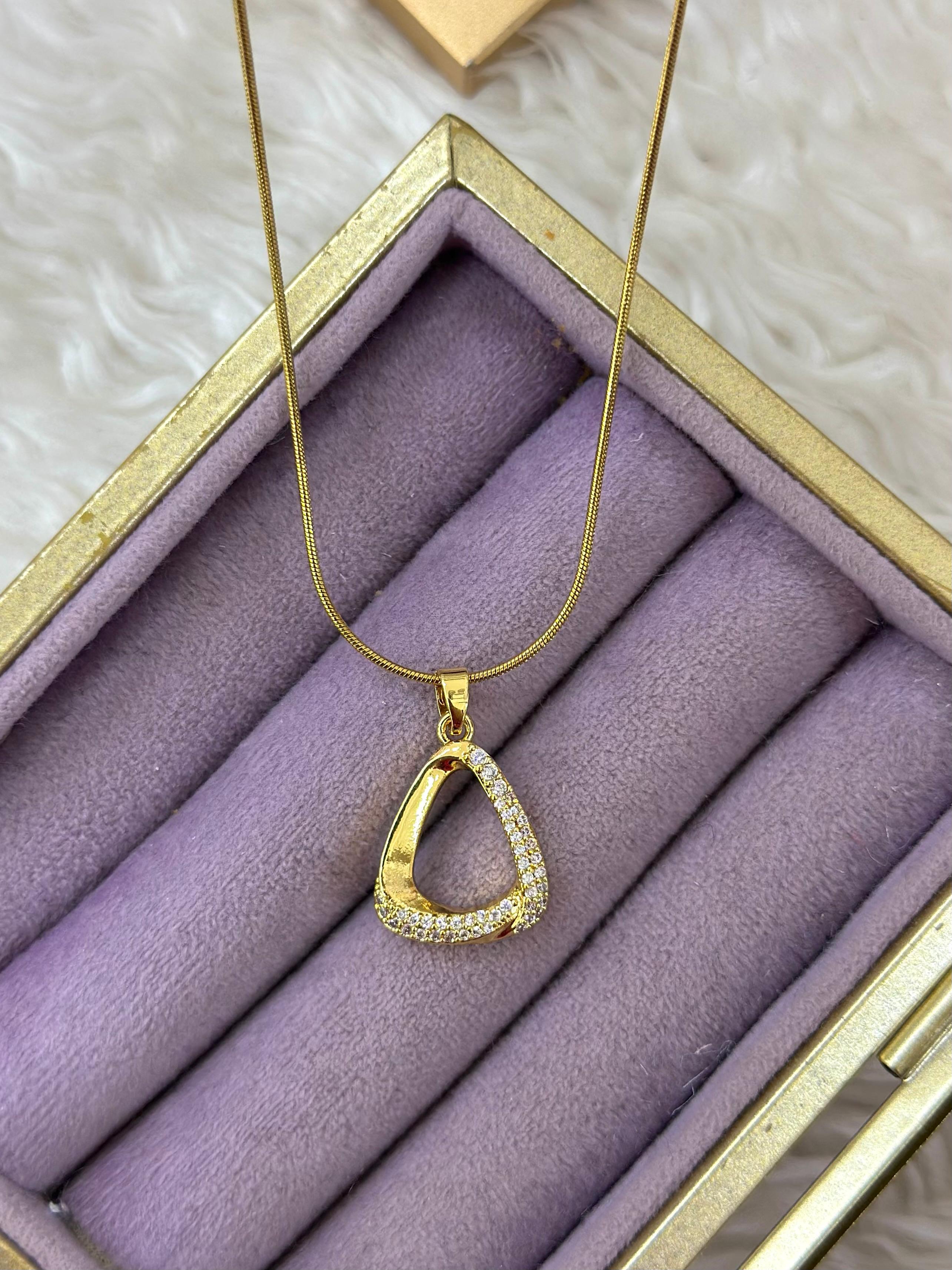 🔺 Geometrik Gözyaşı Kolye 💎