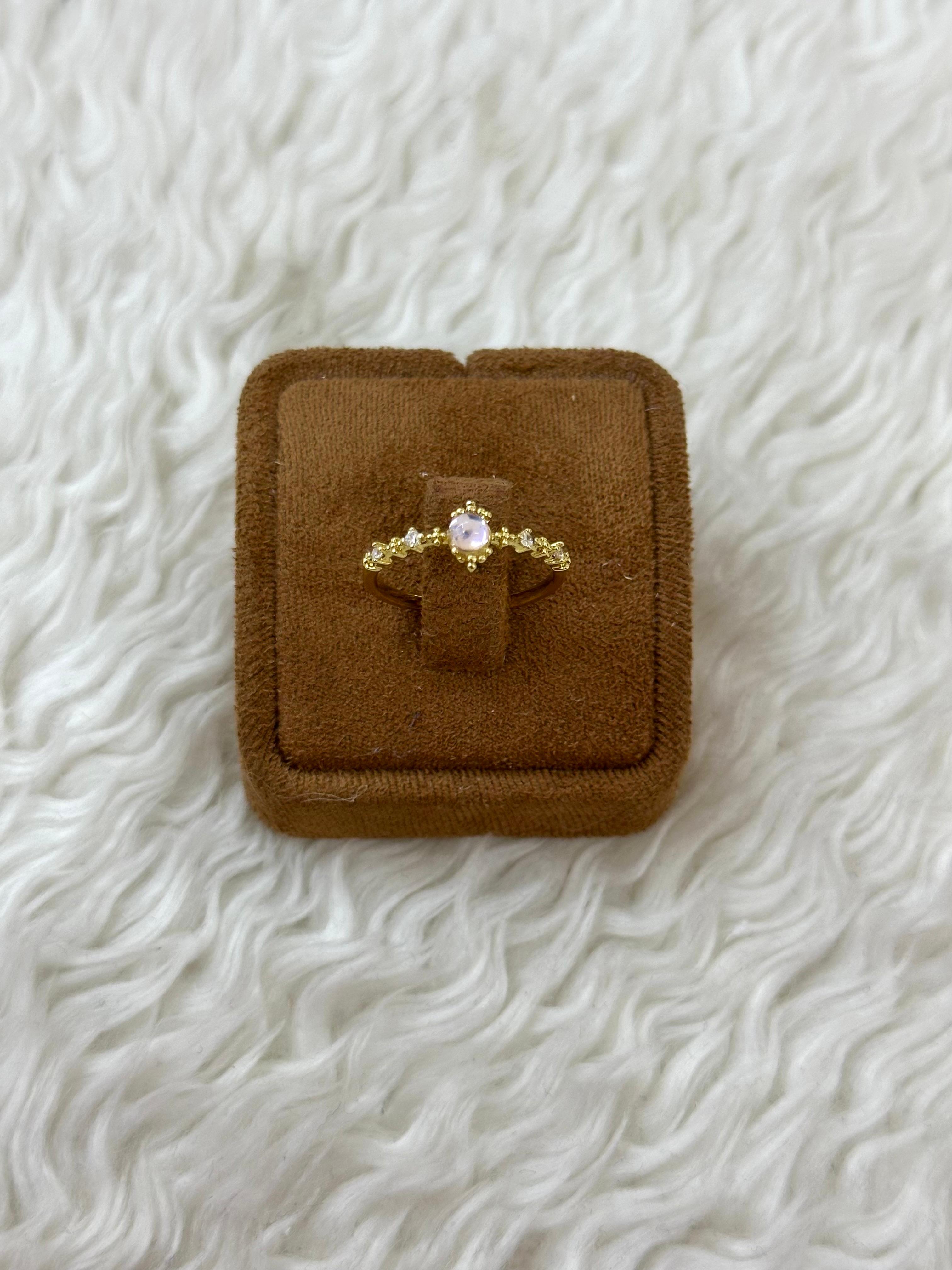 ✨ Altın Renk Taşlı Zarif Prenses Yüzük