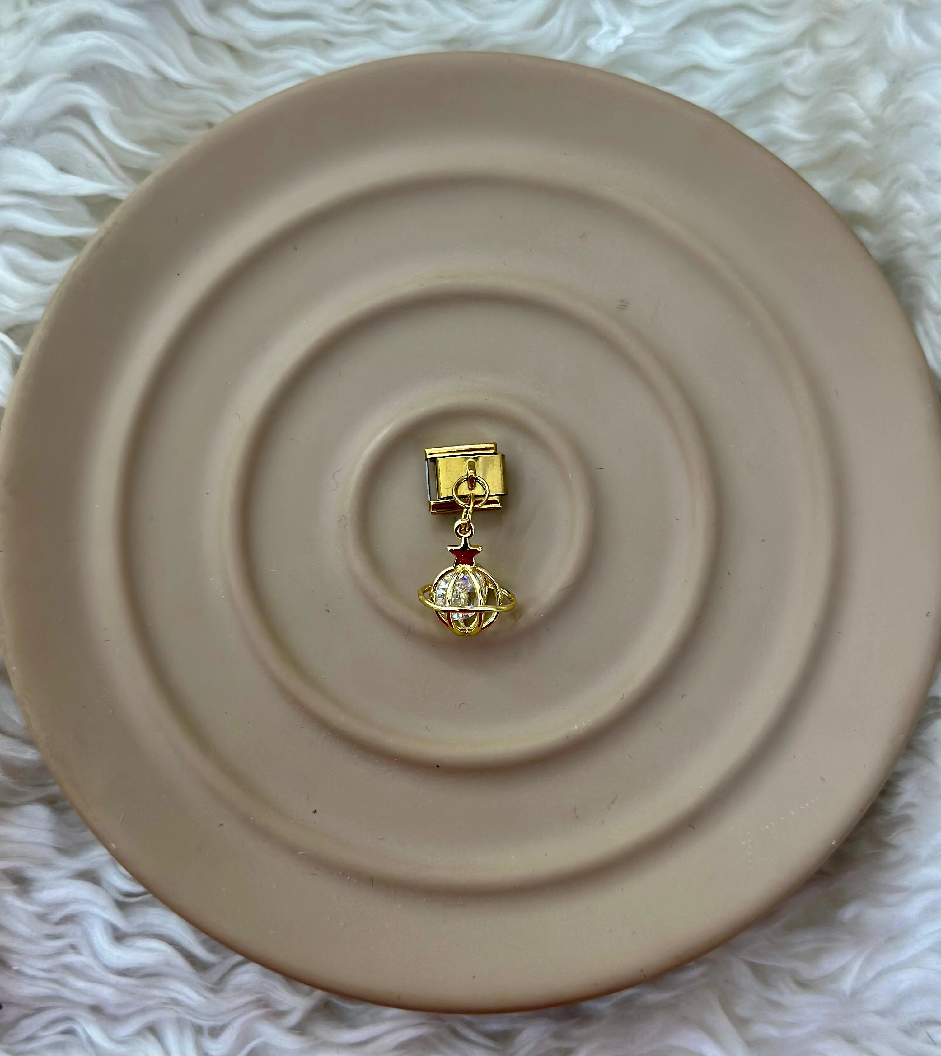 Nomination Charm: Gezegenin Göz Kamaştıran İhtişamı! 🪐👑