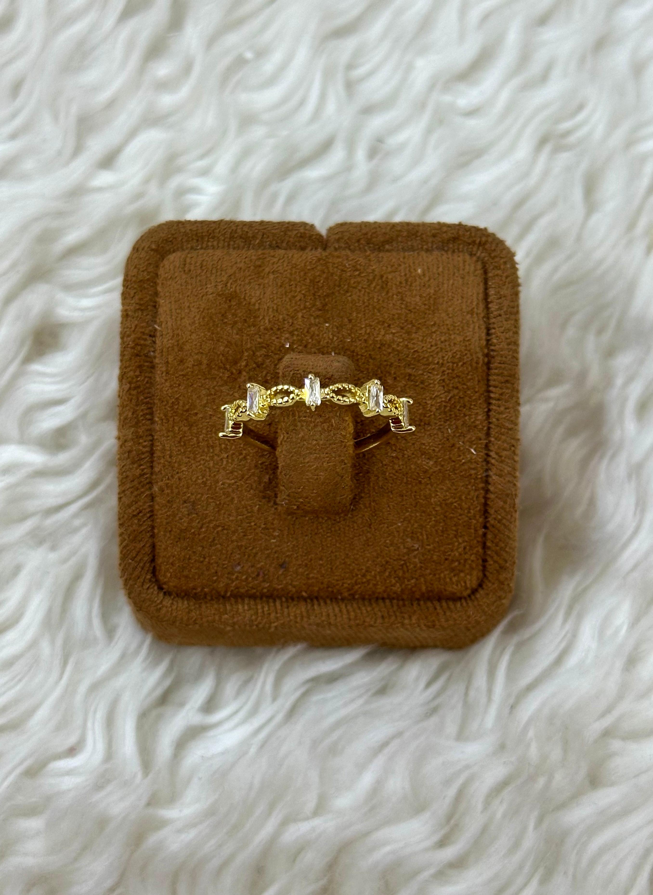 💫 Altın İp Örgü ve Baget Taşlı Sonsuzluk Yüzüğü 🌟