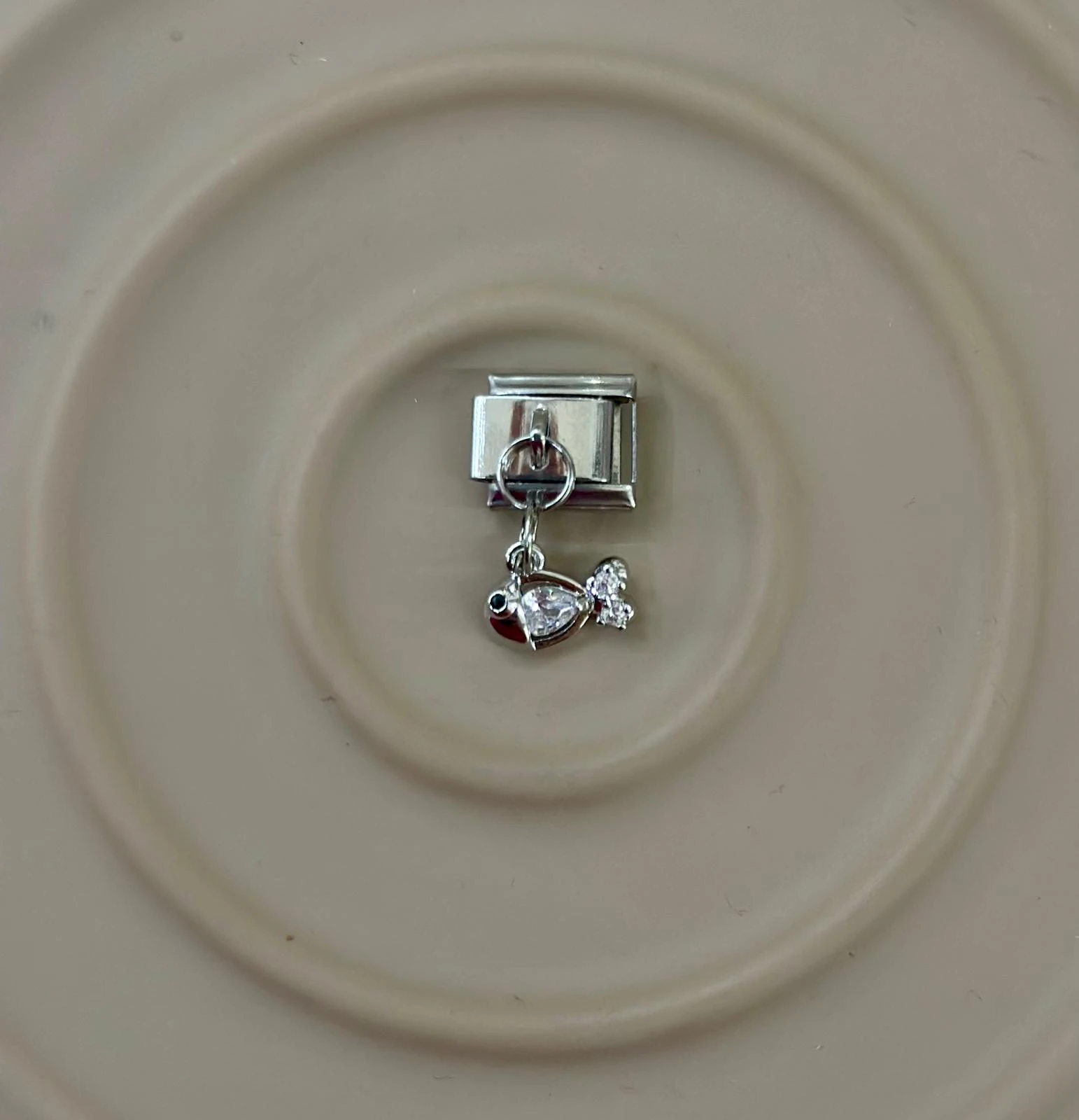 🐠 Şans ve Bolluk: Işıltılı Balık Nomination Charm! 💎