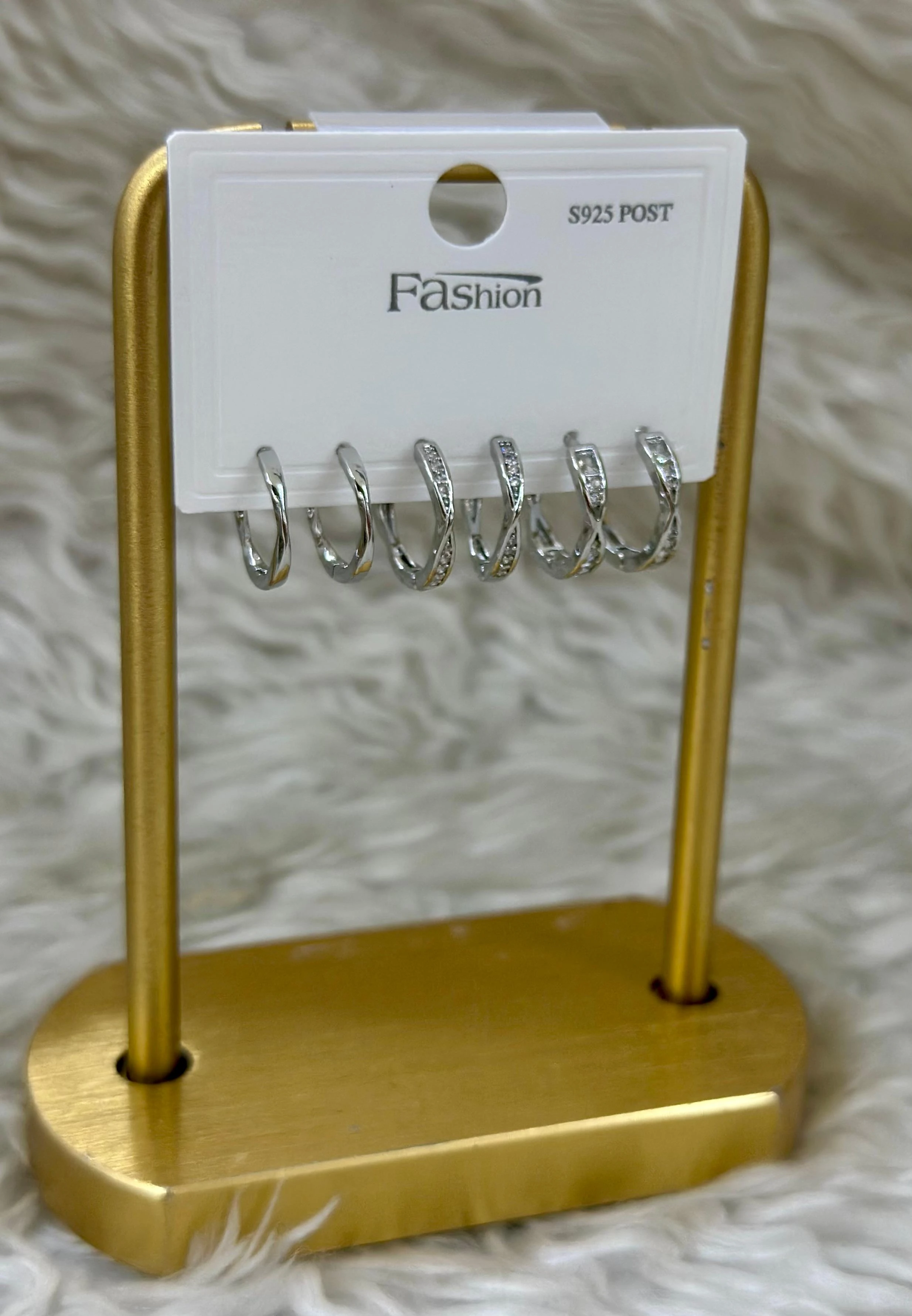 🤍 Zamansız Asalet: 6'lı Gümüş Küpe Seti! ✨