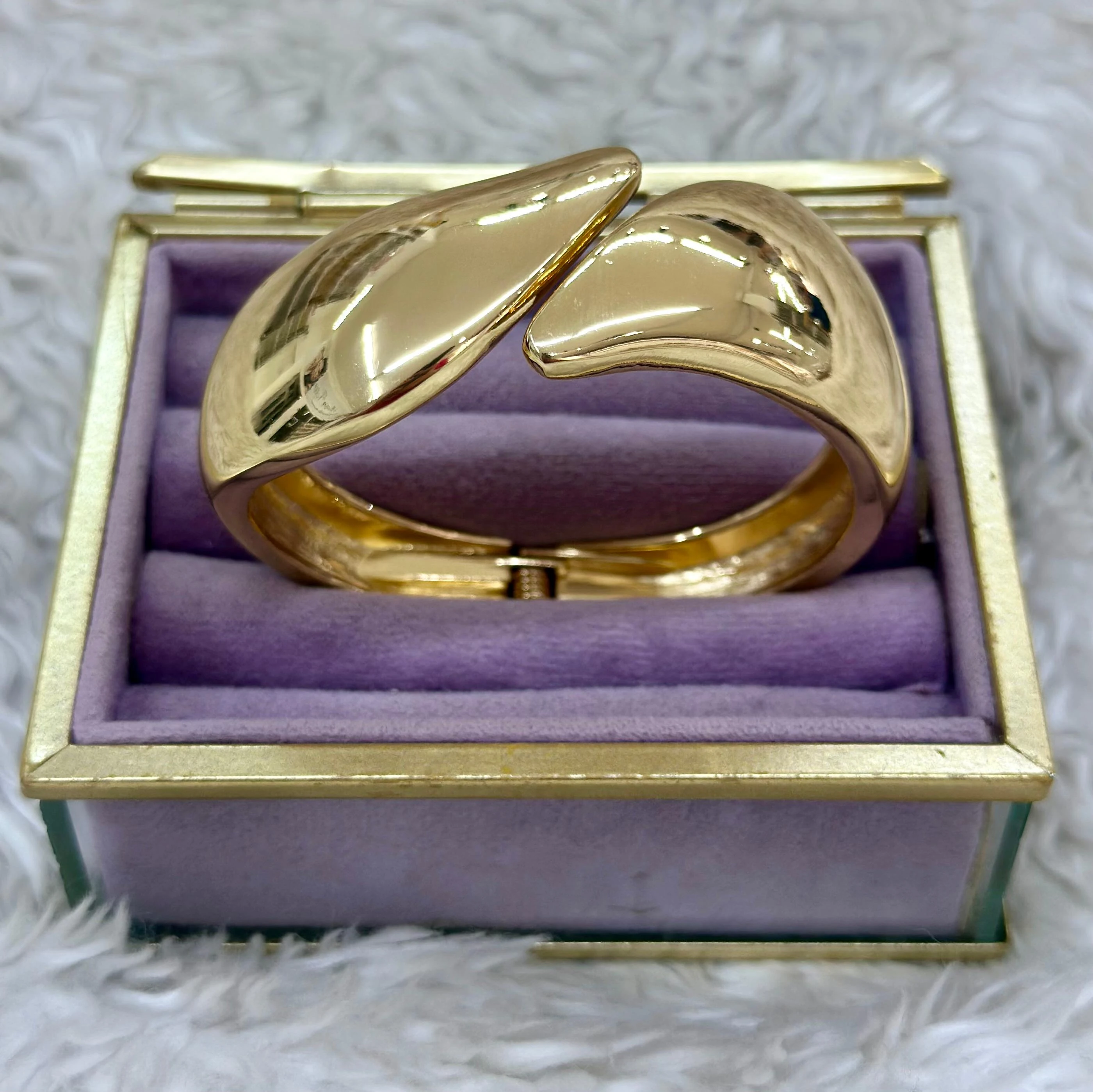 🔱 Altın Öpücüğü Cuff 💋