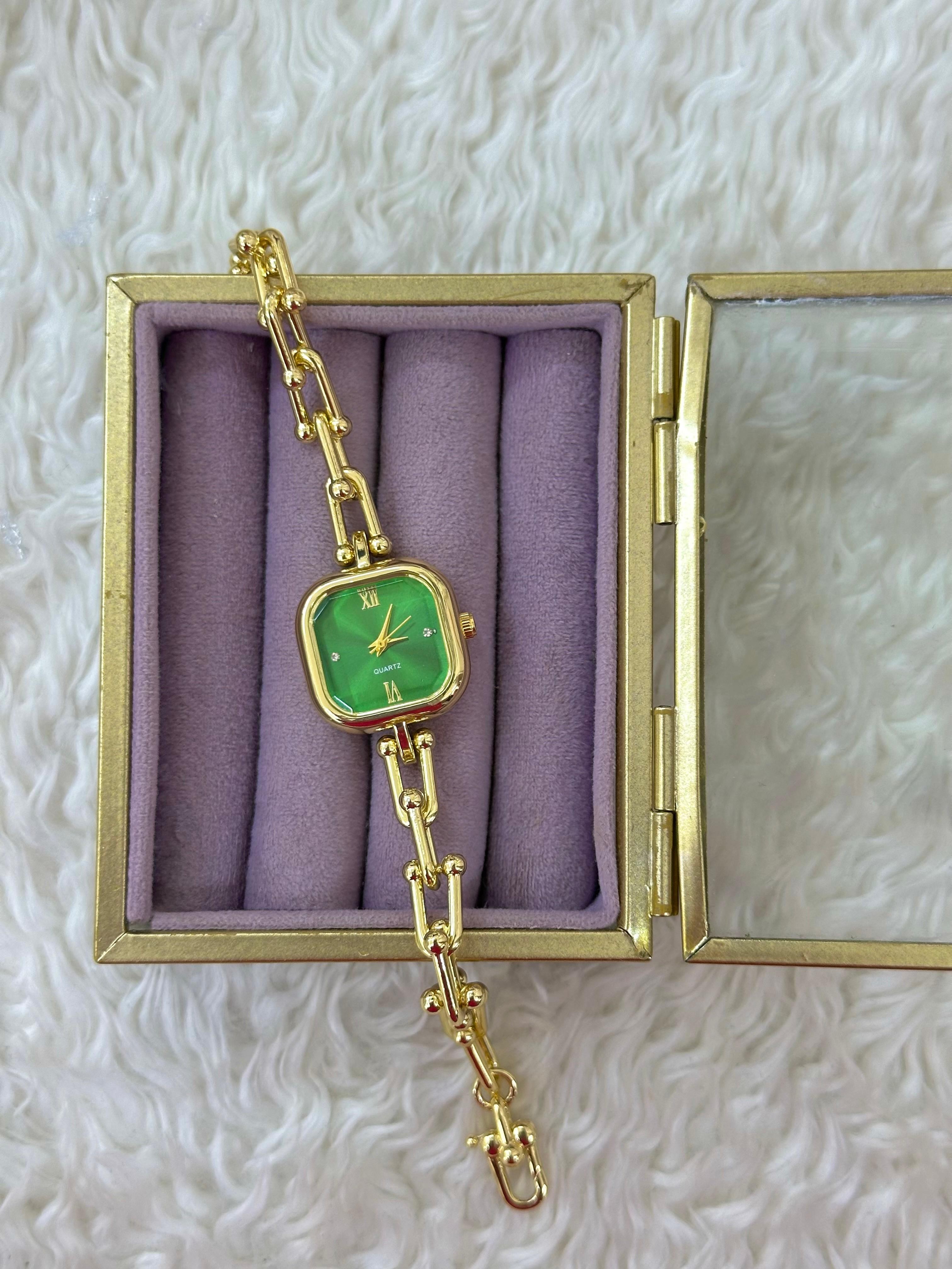 Bayan Tiffany Saat 