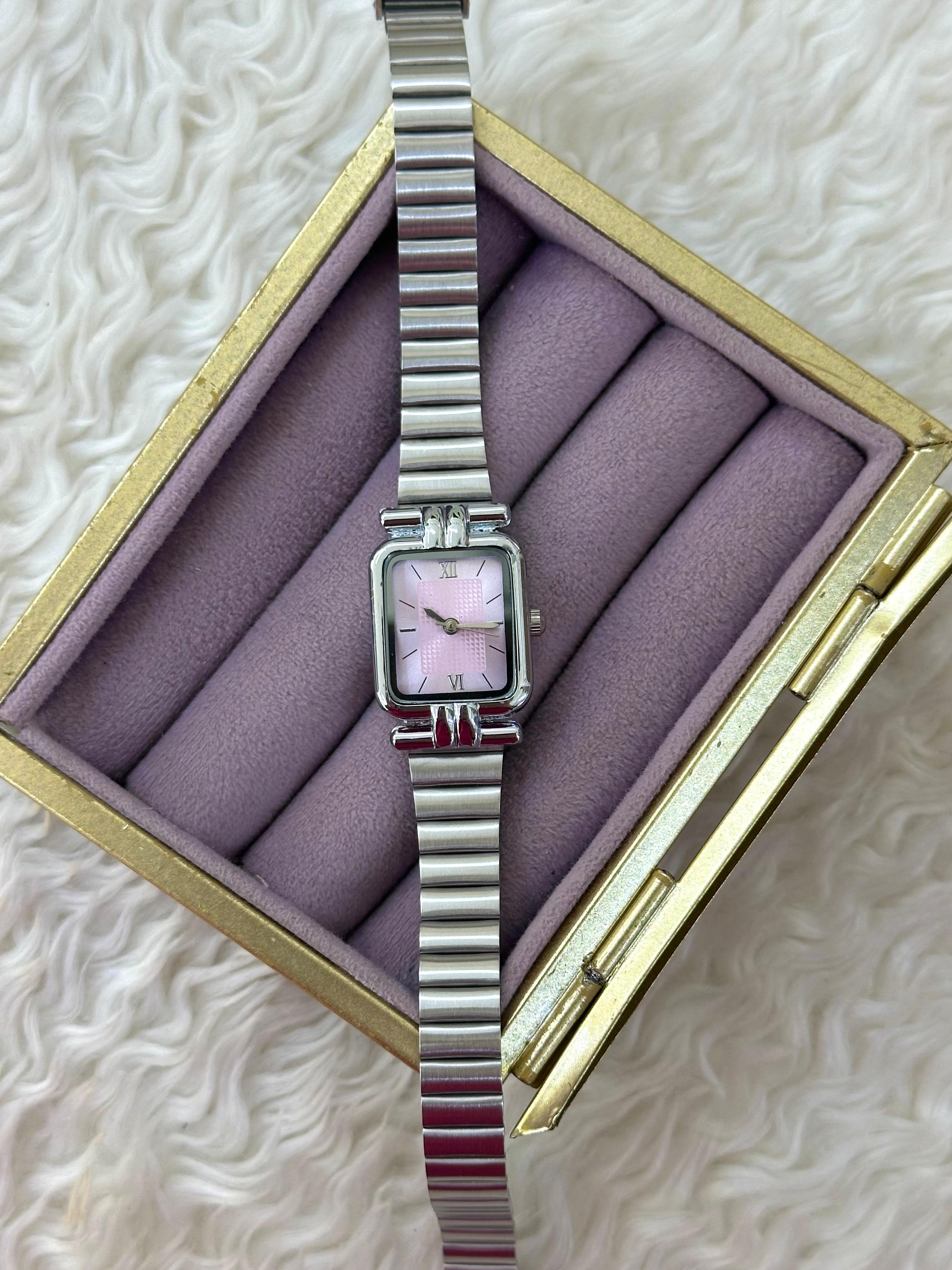 🌸💖 Romantik Dokunuş: Pembe Kadranlı Gümüş Kare Saat 