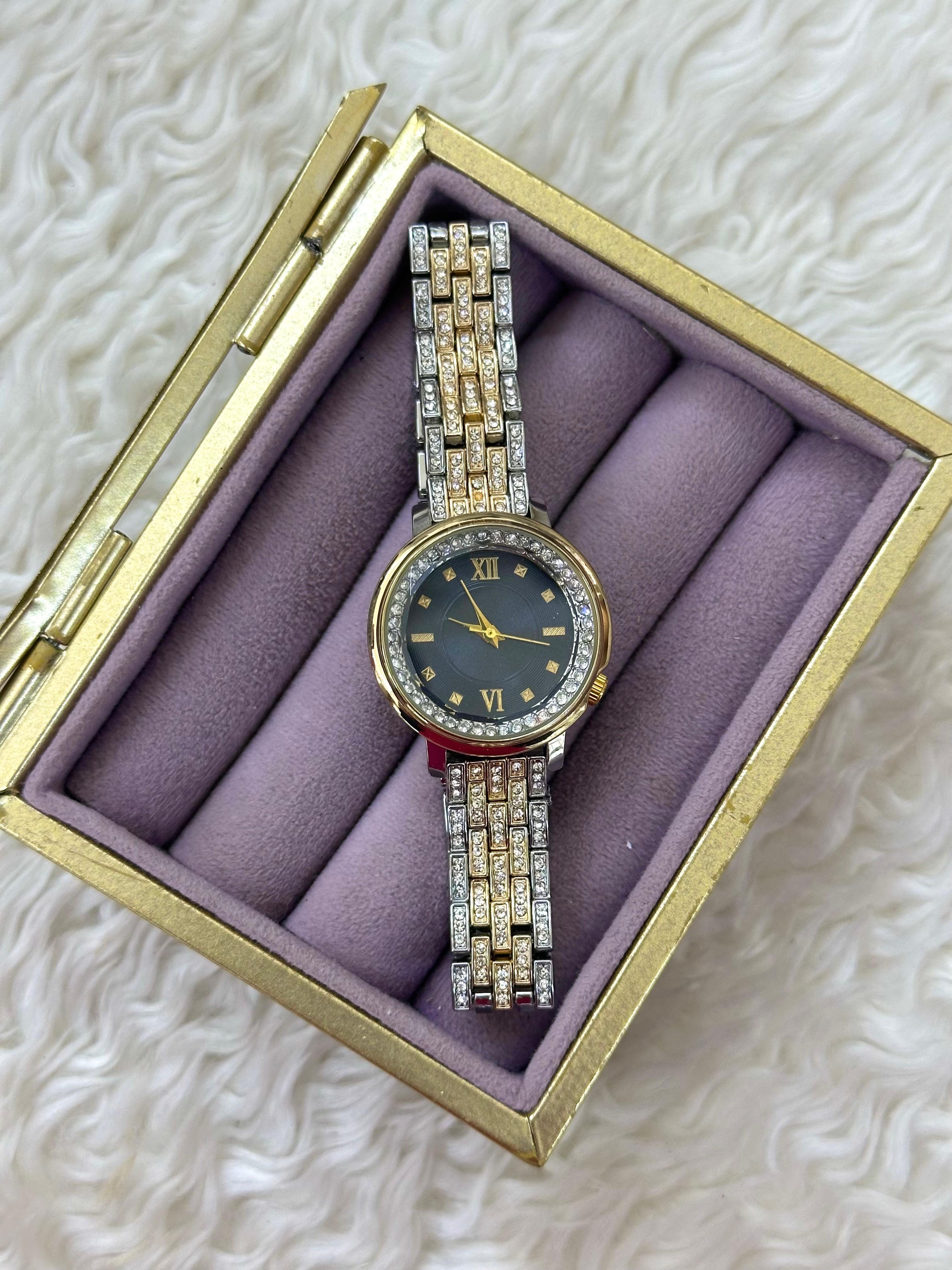  İki Renkli (Gold & Gümüş) Işıltısıyla Lüks Kol Saati! ✨