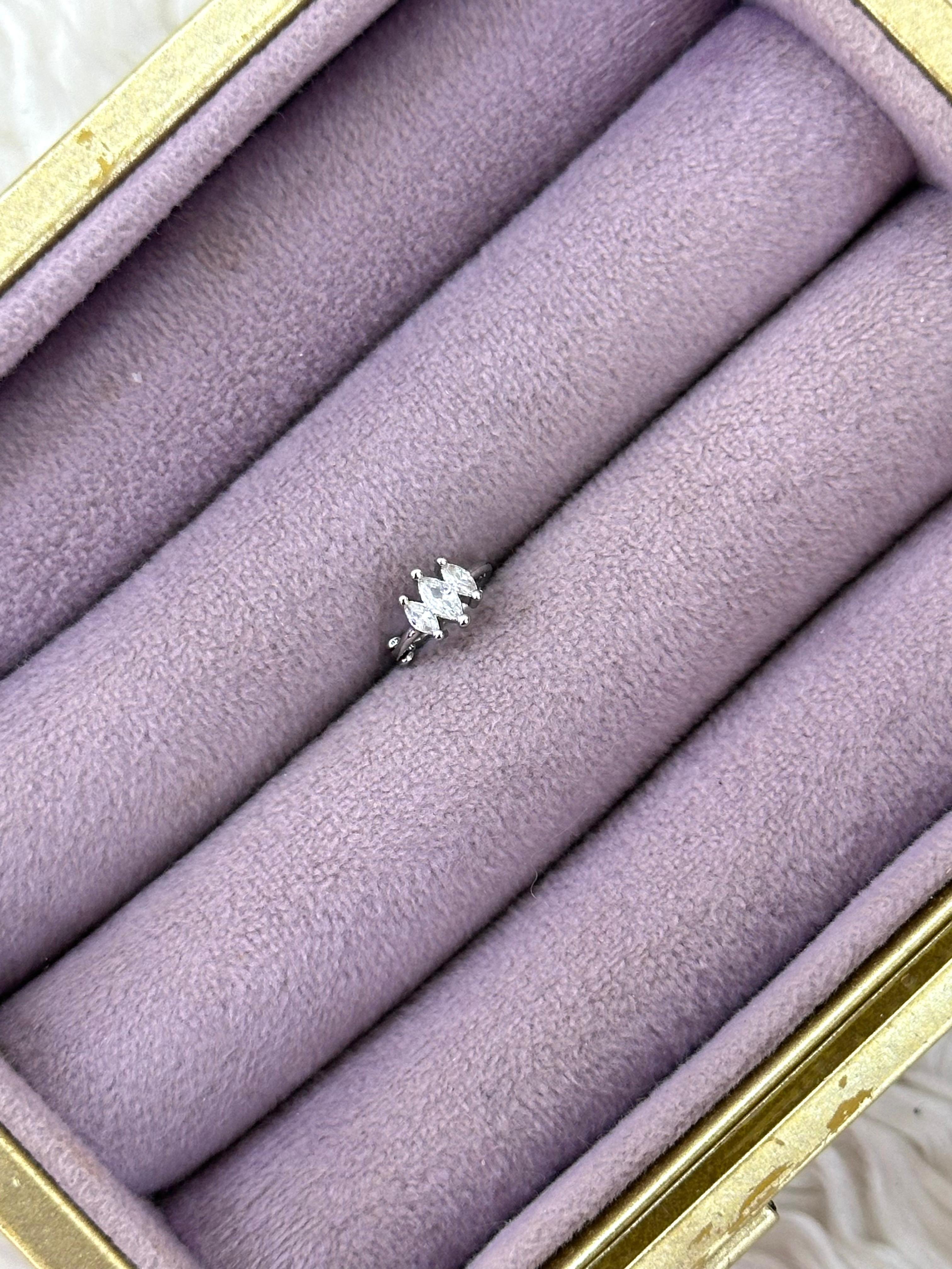 🌿 Yaprak Üçlü – Marquise Zirkon Curved Barbell (Çelik)