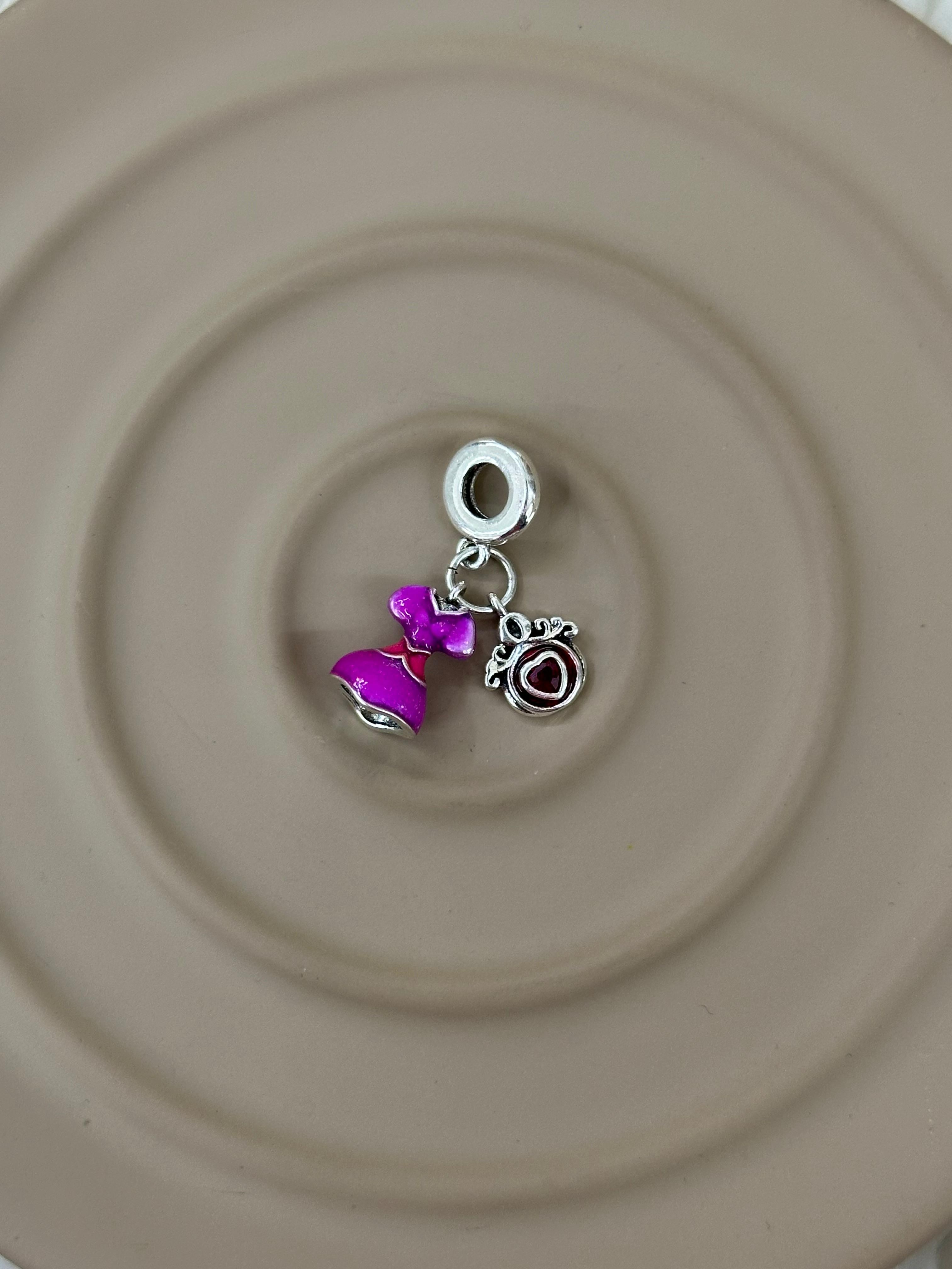 “Pink Elegance” Elbise ve Parfüm Şişesi Charm