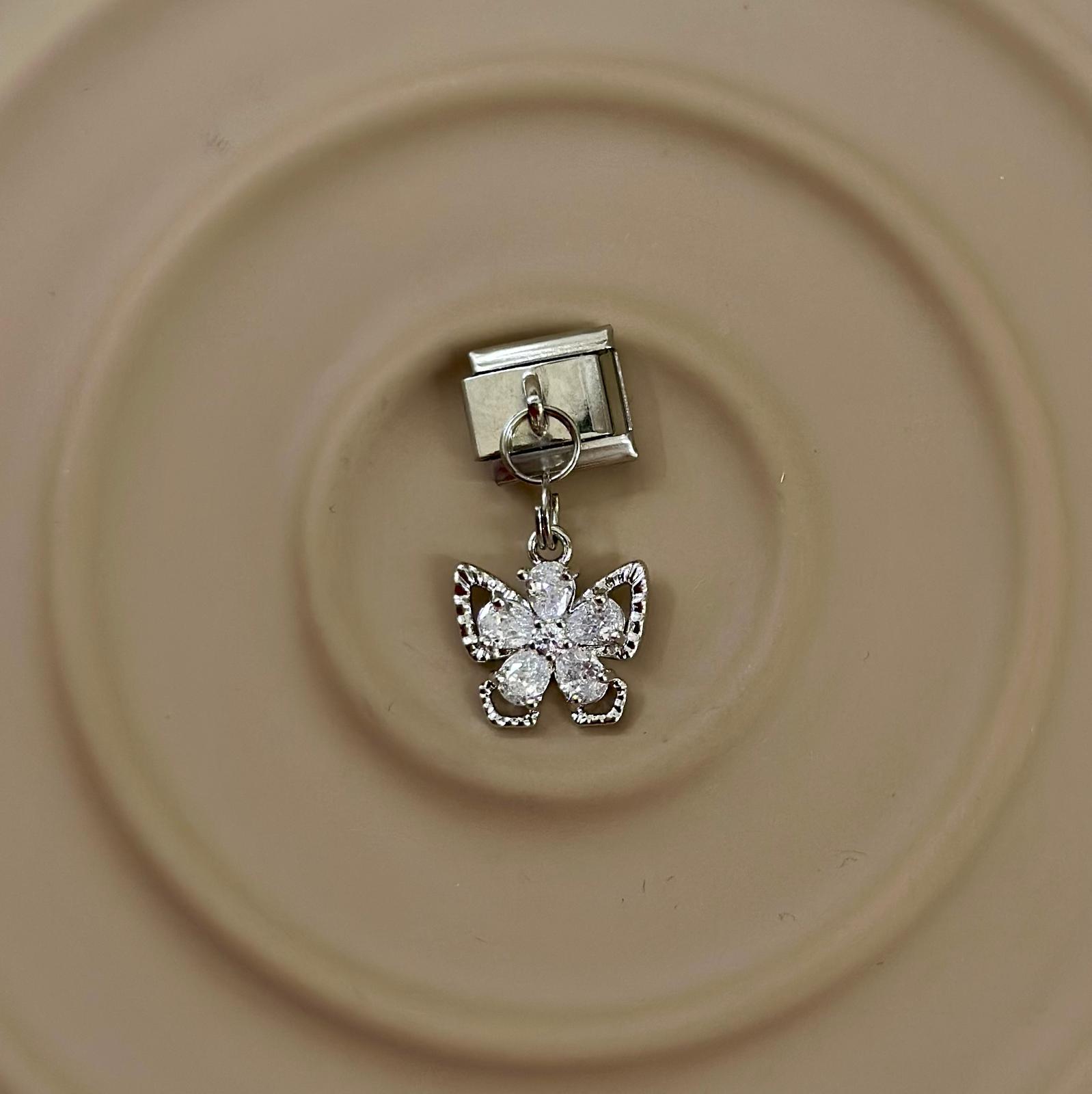 🦋 Özgürlüğün Işıltısı: Taşlı Kelebek NOMINATION CHARM! 💎