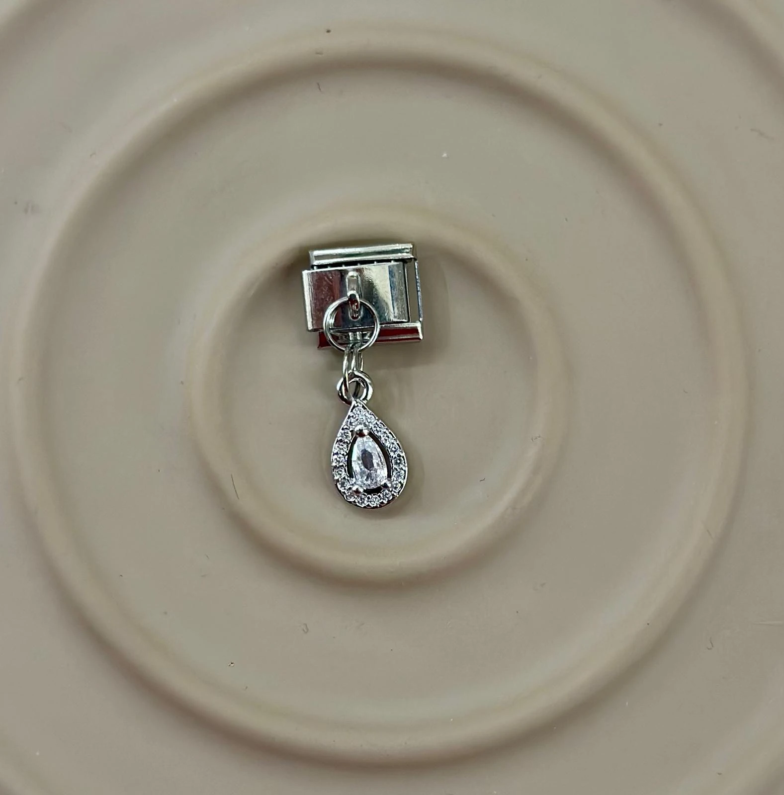 💧 Nomination Charm: Damla Zarafeti ve Işıltı! 💎