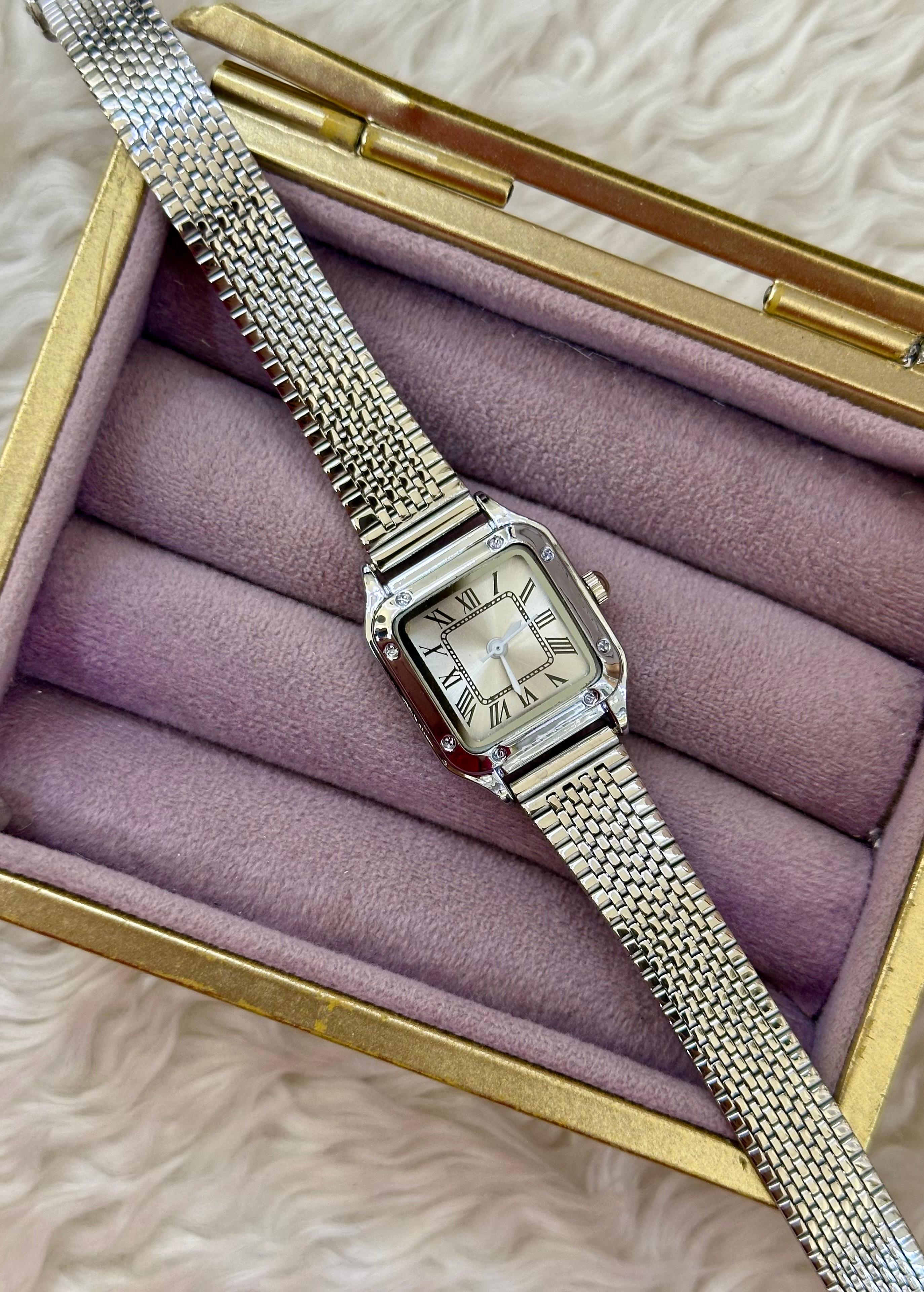 ◻️ Silver Kare Kasa: Klasik Çizgiler, Zamansız Şıklık 📐