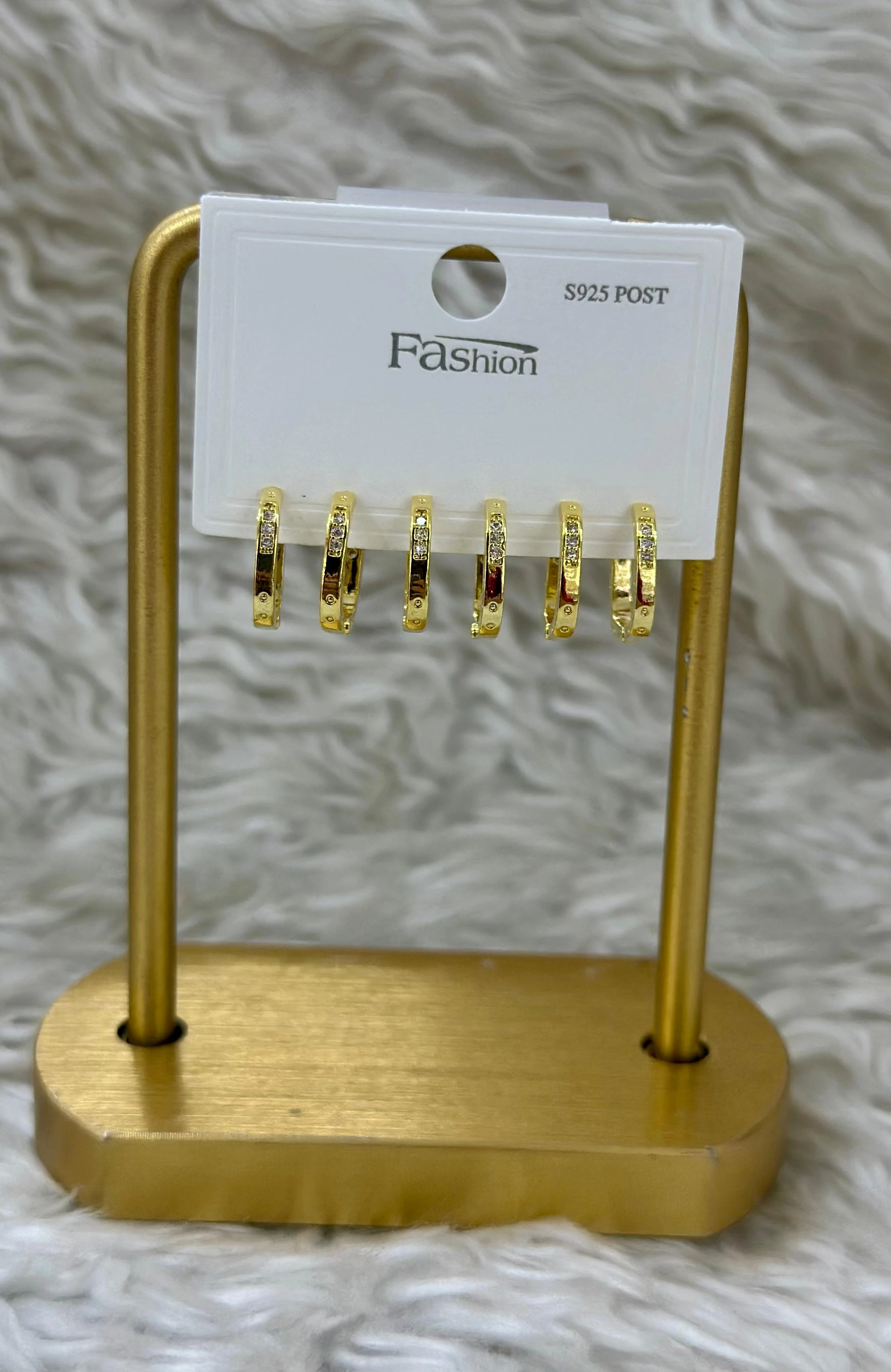 👑 Zengin Işıltı: 6'lı Gold Küpe Seti! ✨