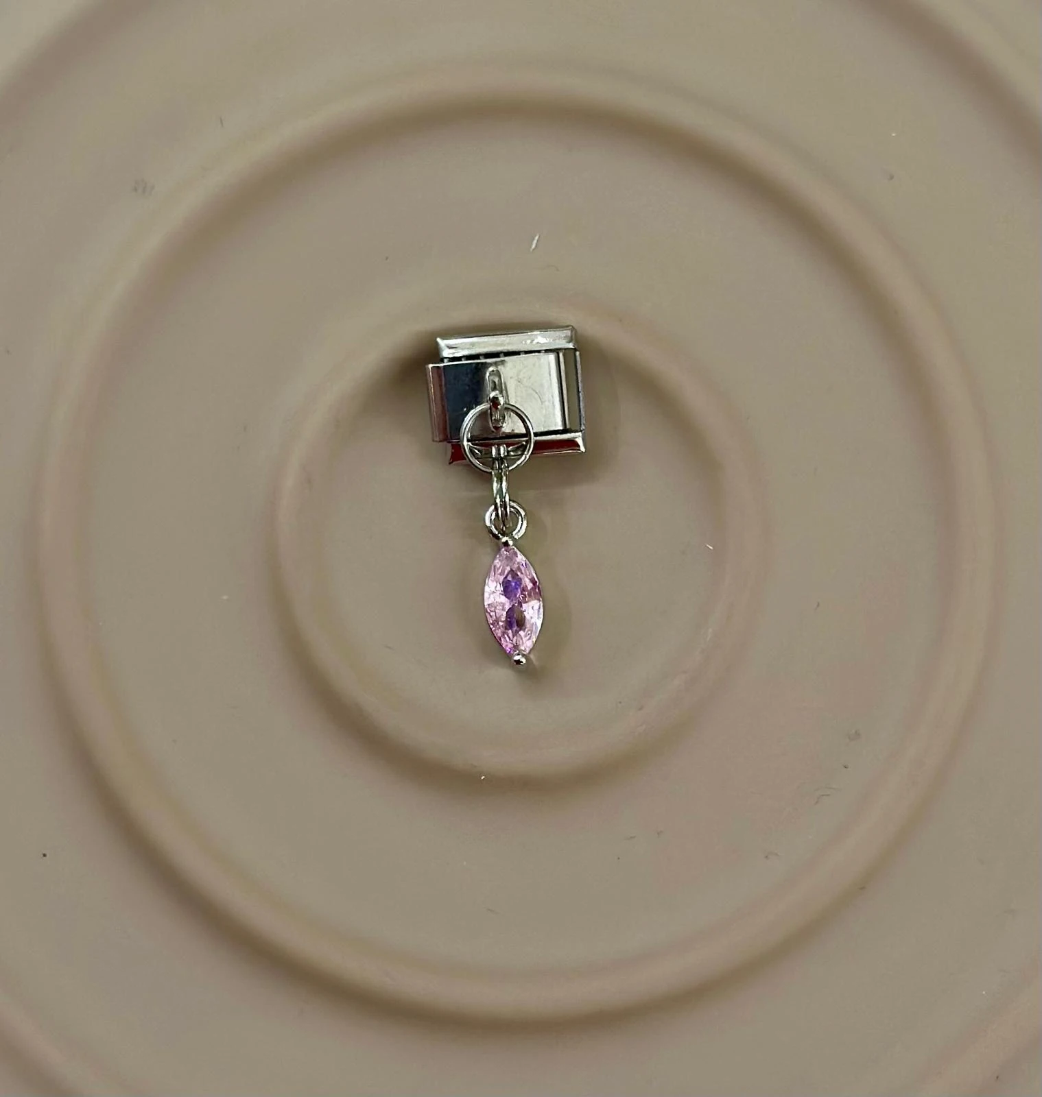 🌸 Yumuşak Işıltı: PEMBE TAŞLI NOMINATION CHARM! 💖