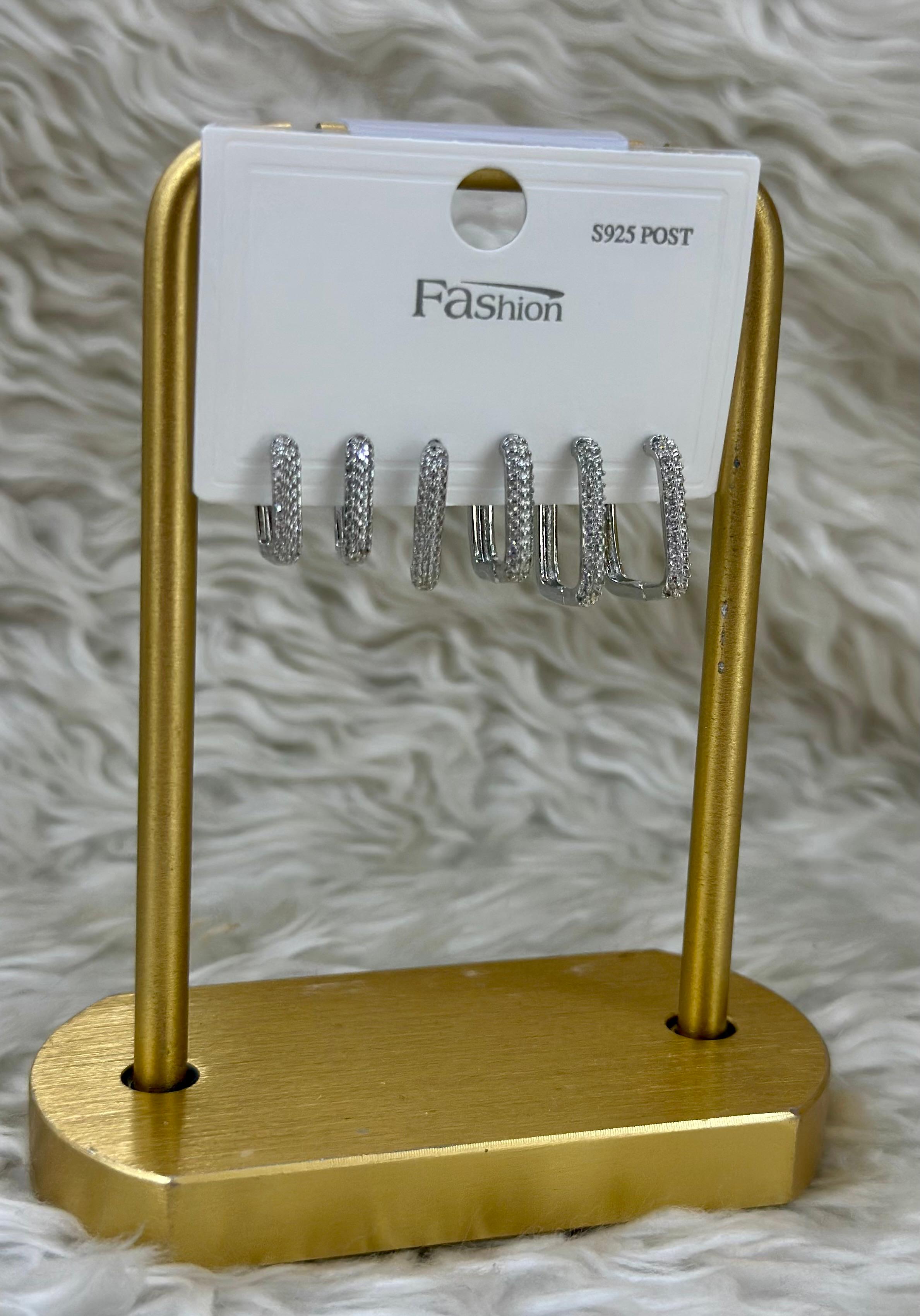  BUZ ZARAFETİ: Gümüş Pırlanta Etkili Küpe Seti! 💎