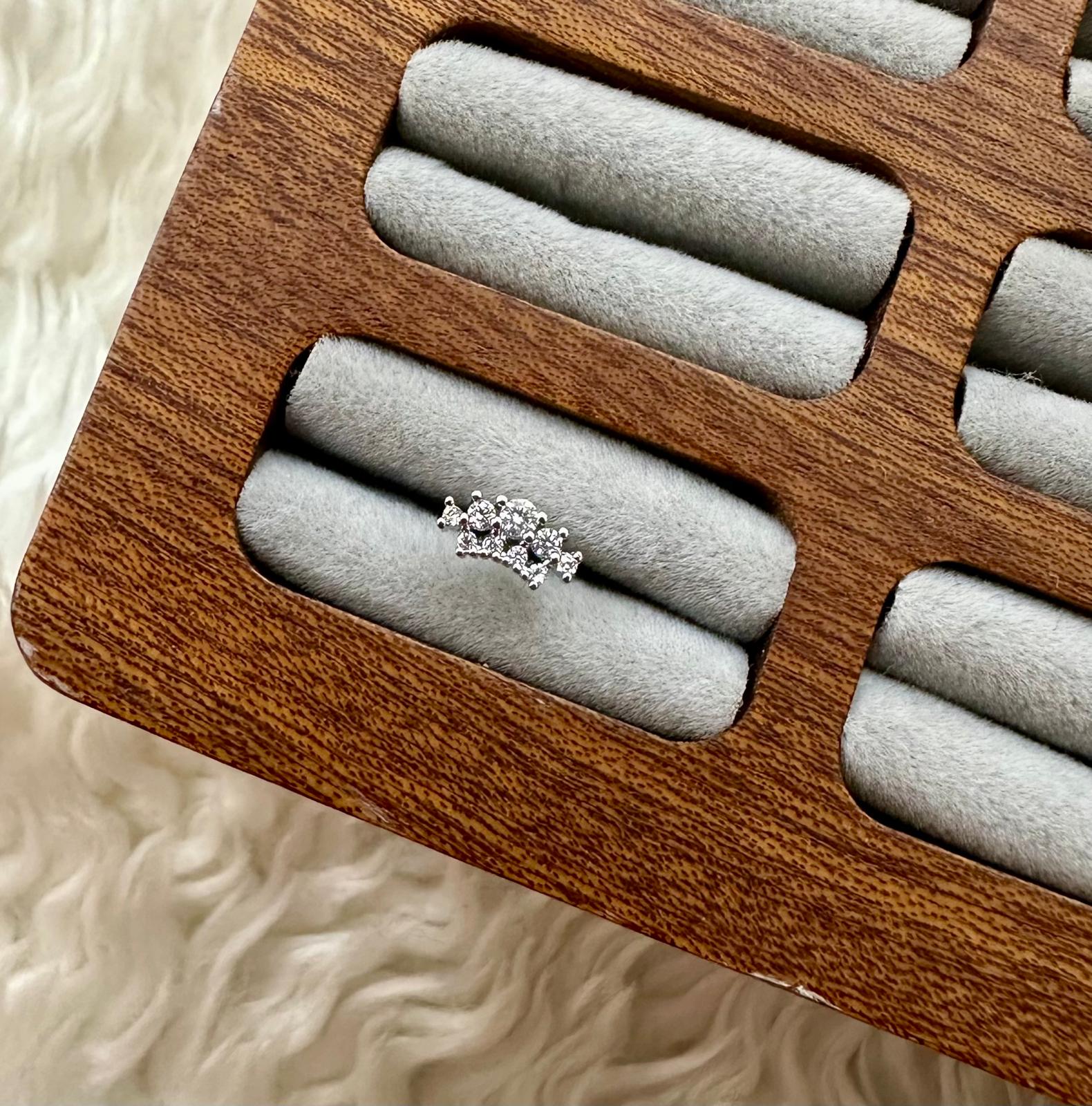  Kraliçe Dokunuşu: Minik Taç Piercing ✨