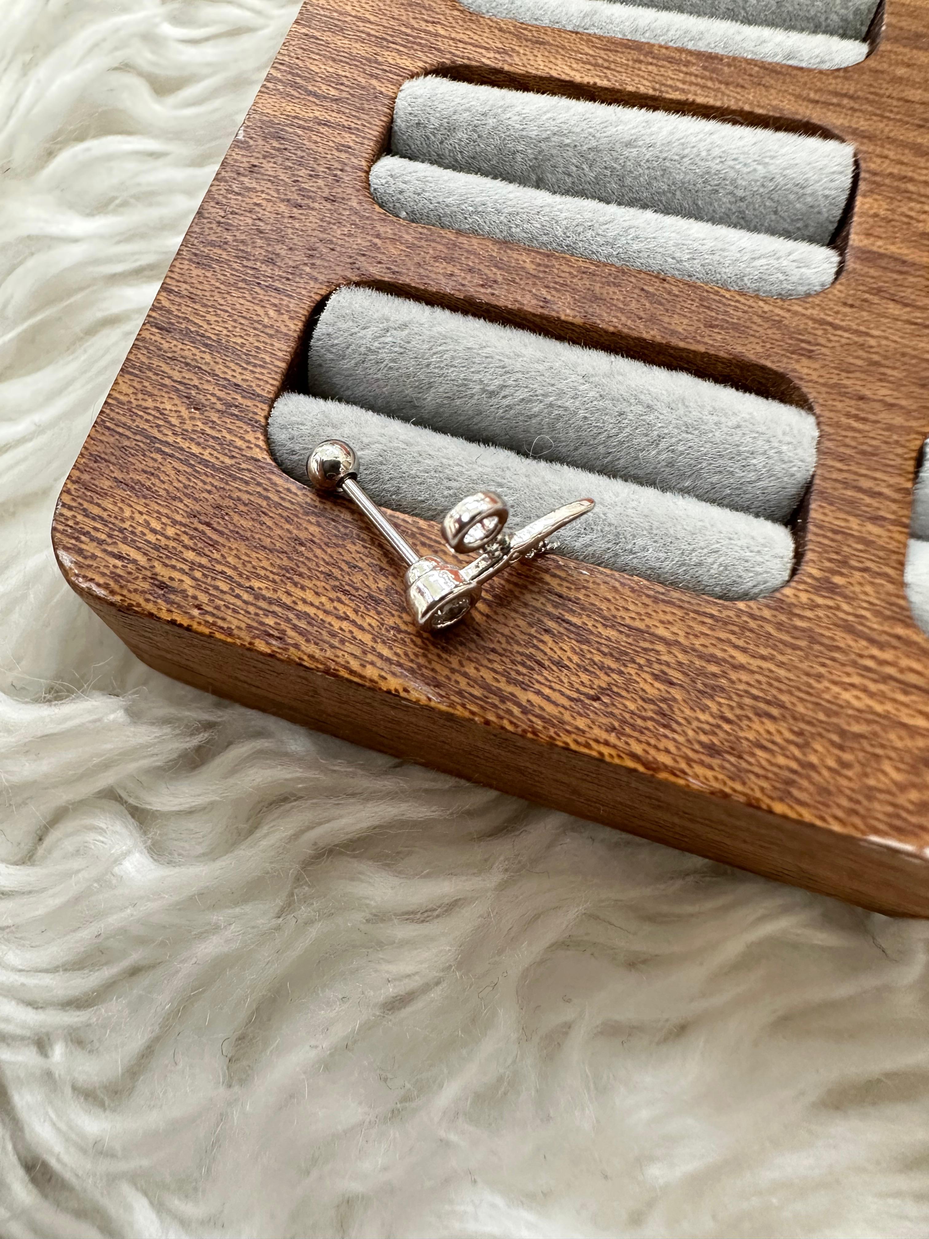 ✂️🥈🖤 KESKİN TASARIM: GÜMÜŞ MAKAS PIERCING 