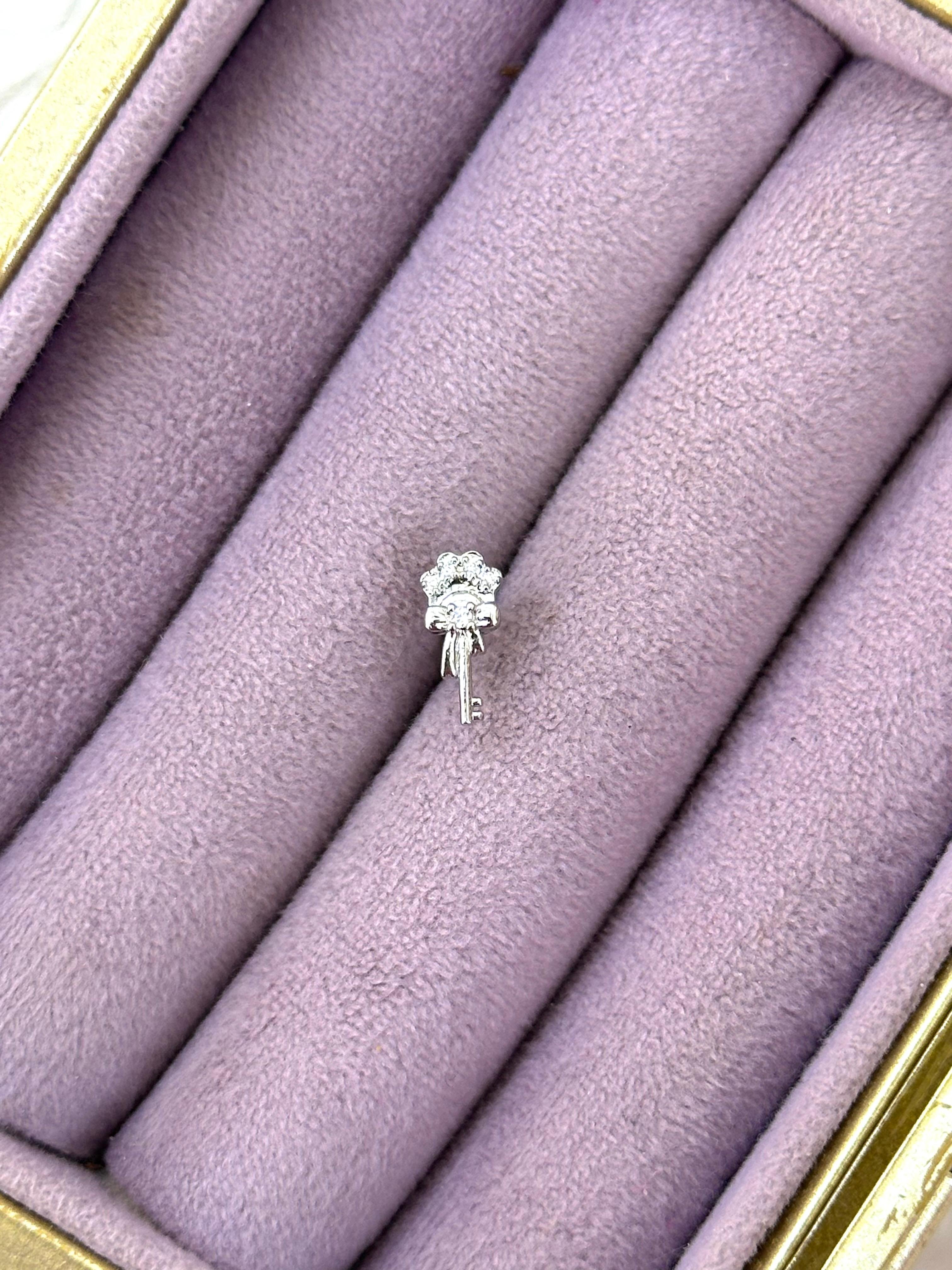 👑 Saçak Taç – Sallantılı Zirkon Piercing (Çelik)