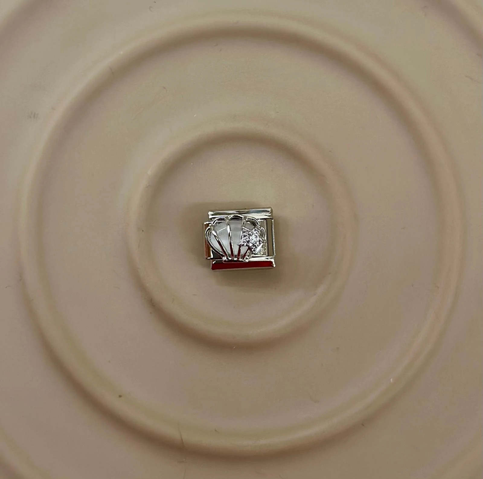 🐚 Okyanusun İncisi: Zarif Deniz Kabuğu Nomination Charm 💎