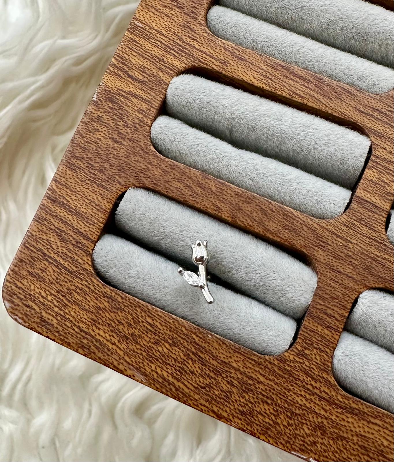 ✨ Porselen Zarafeti: Mat Lale Piercing ✨