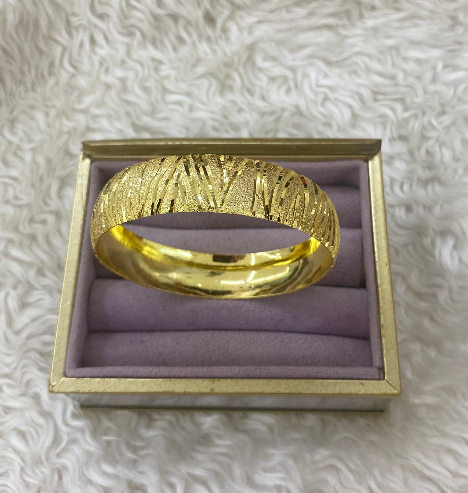 "Soyut Sanat" Desenli Kumlu Yüzey Kelepçe Bilezik (60mm)