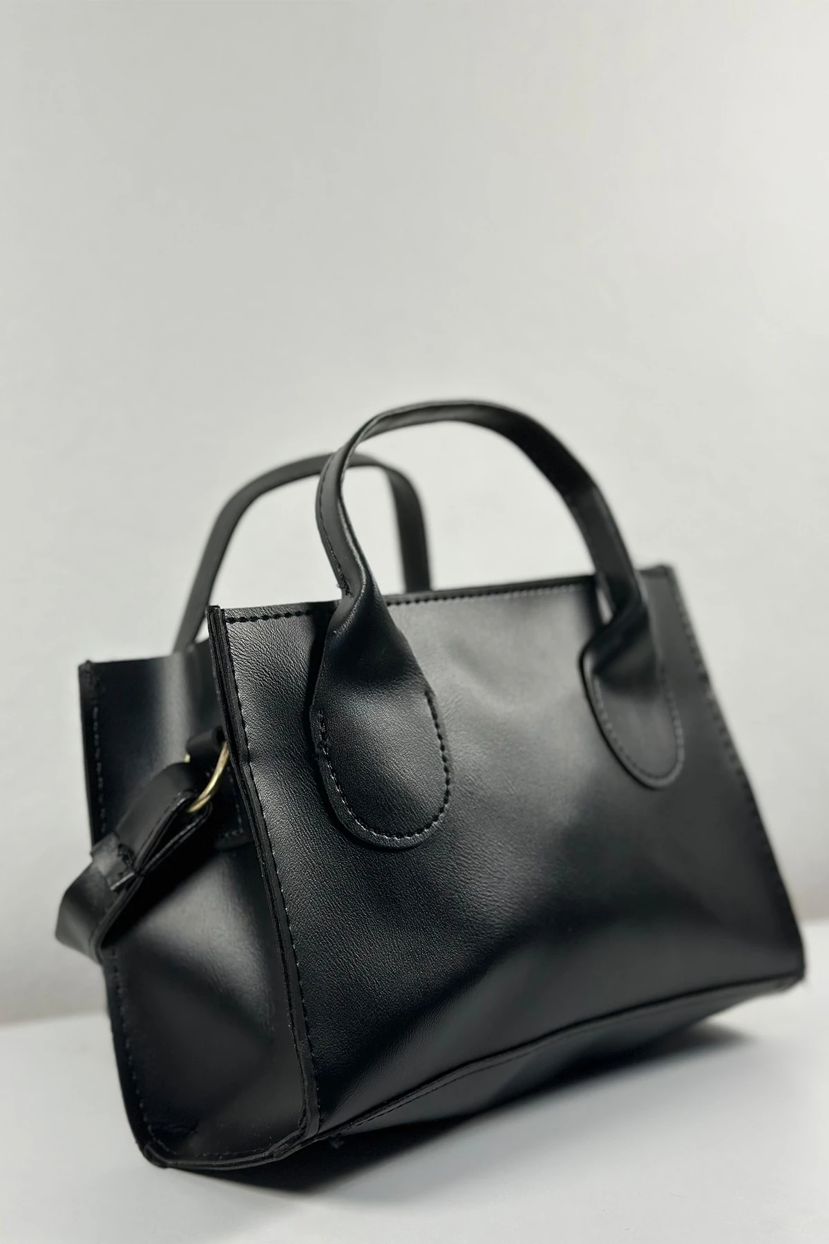 Alvara Belle Siyah Fermuarlı Tek Bölmeli Askılı Kadın El Kol ve Omuz Çantası