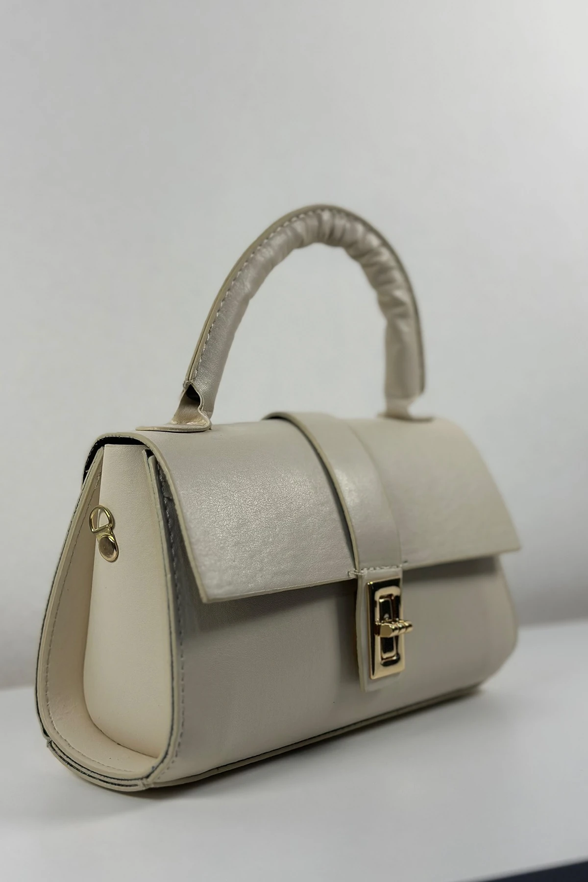 Solencia D'Oro Krem Kilit Detaylı Kadın El Kol ve Omuz Çantası