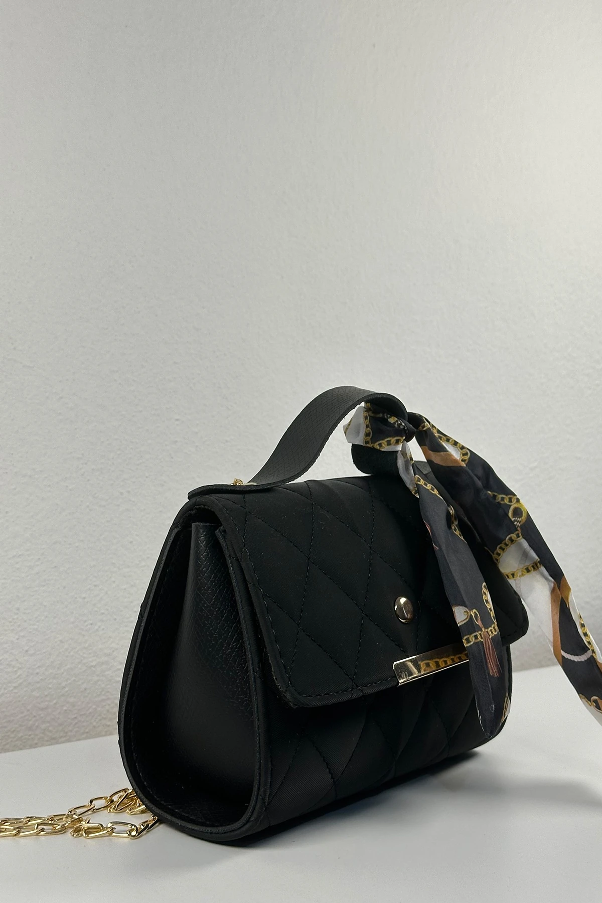 Celestia Milano Siyah Fular Detaylı Zincir Askılı Süet Kadın El Kol ve Omuz Çantası