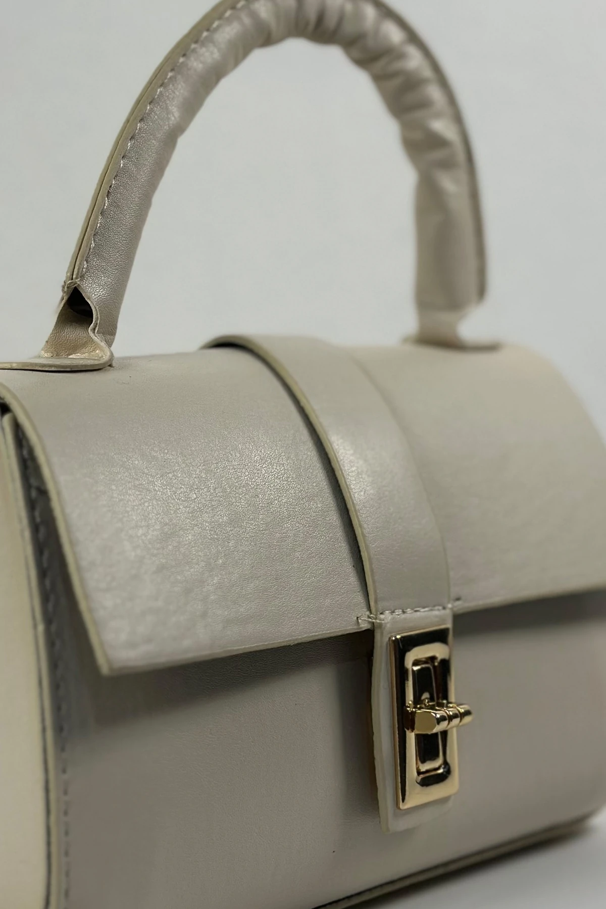 Solencia D'Oro Krem Kilit Detaylı Kadın El Kol ve Omuz Çantası