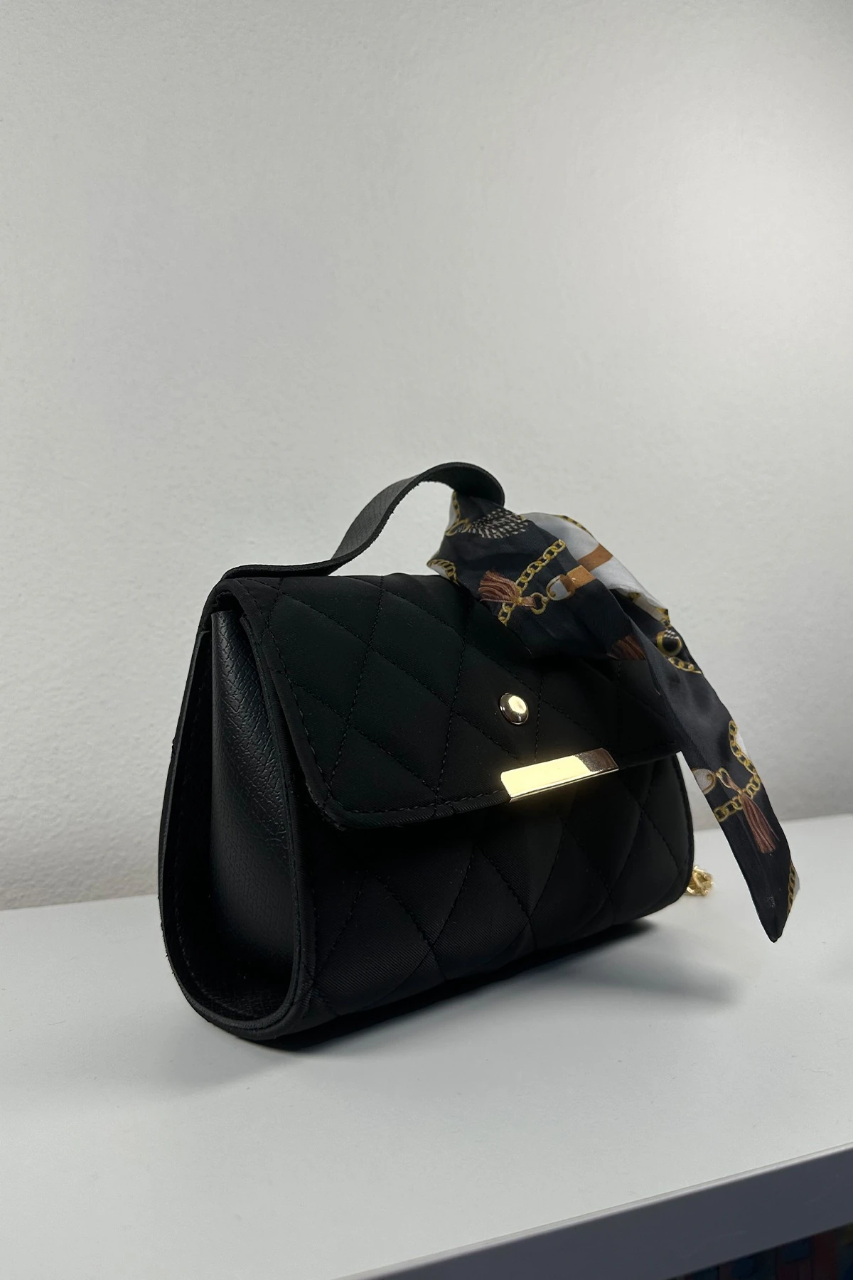 Celestia Milano Siyah Fular Detaylı Zincir Askılı Süet Kadın El Kol ve Omuz Çantası